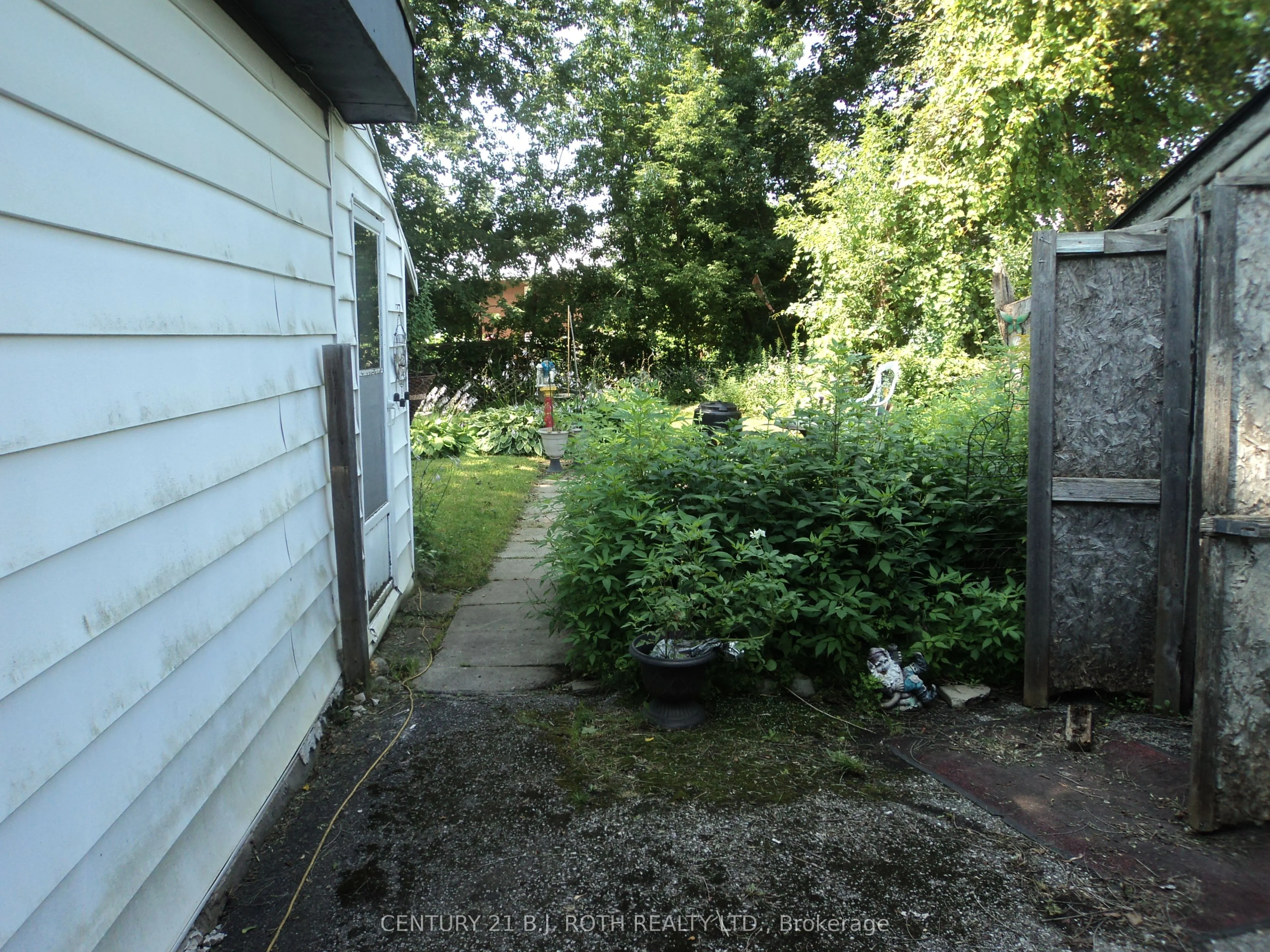 137 Dufferin Street