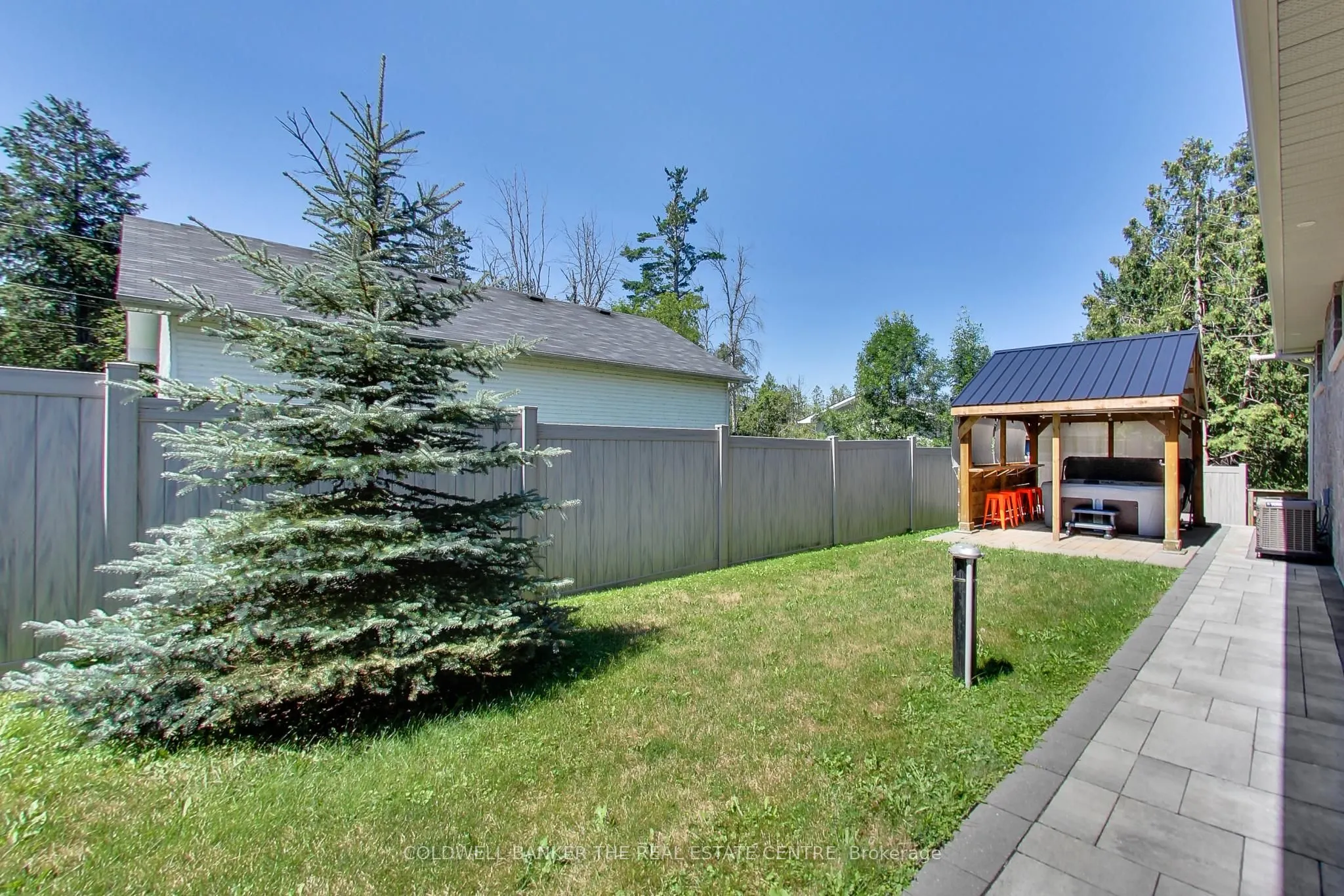 224 Lakeshore Road E