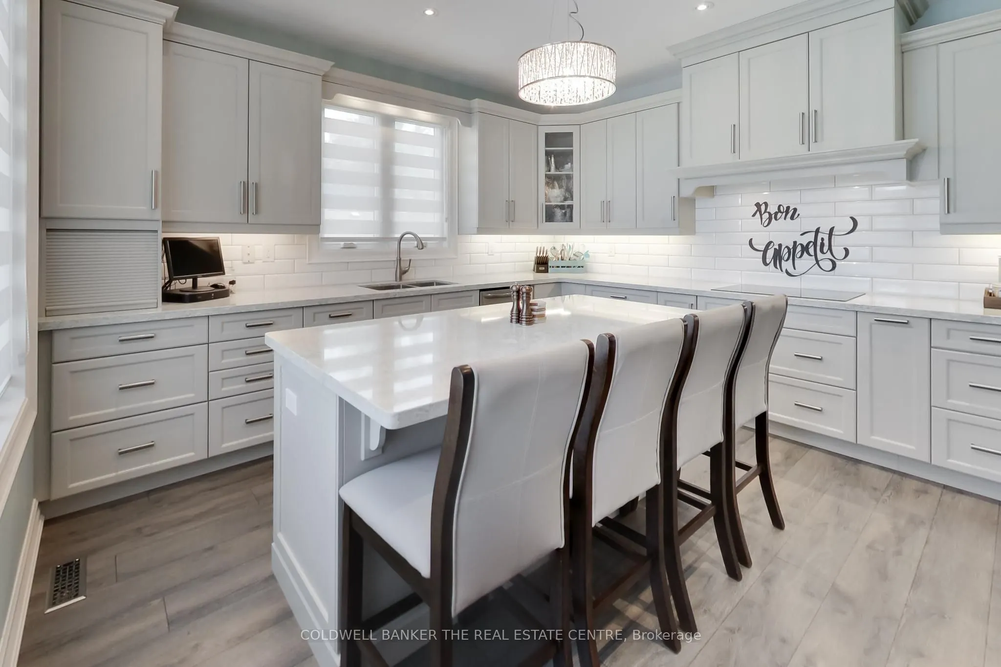 224 Lakeshore Road E