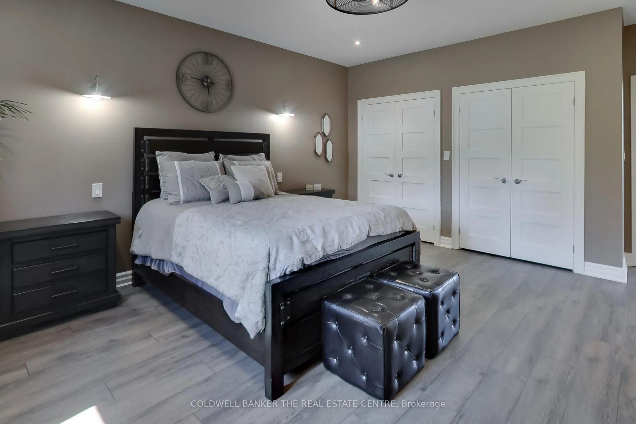 224 Lakeshore Road E