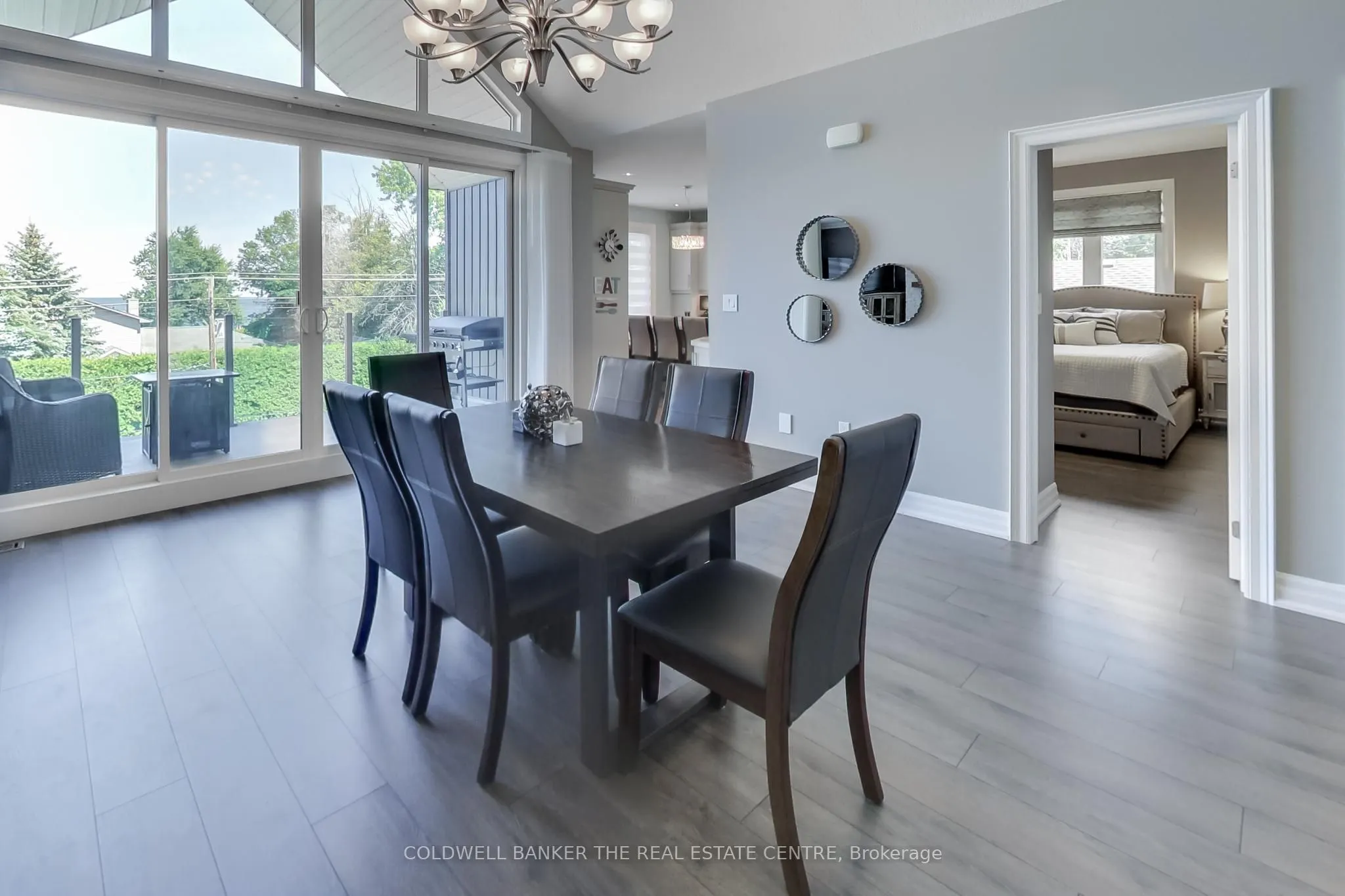 224 Lakeshore Road E