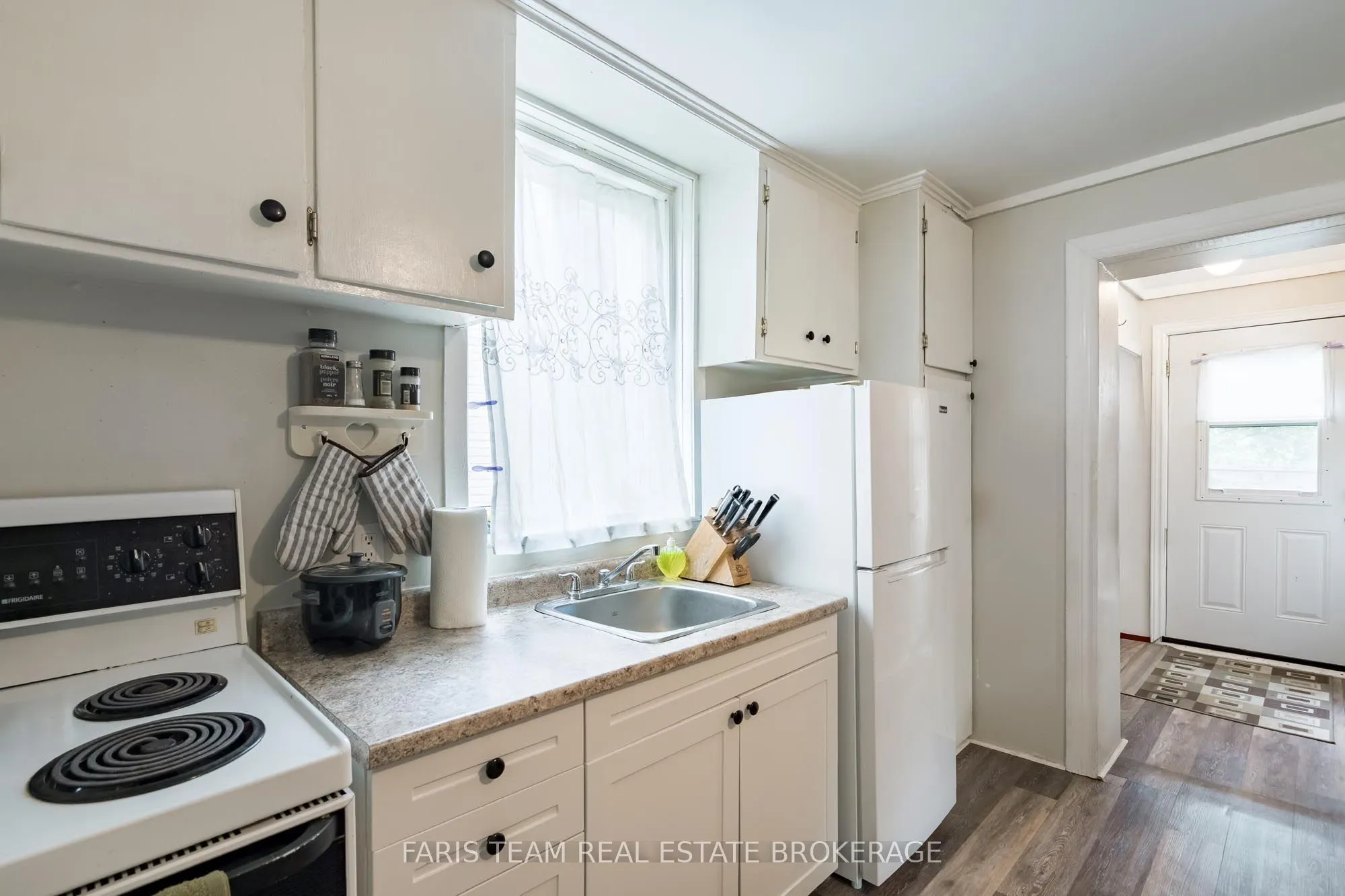 116 Albert Street S