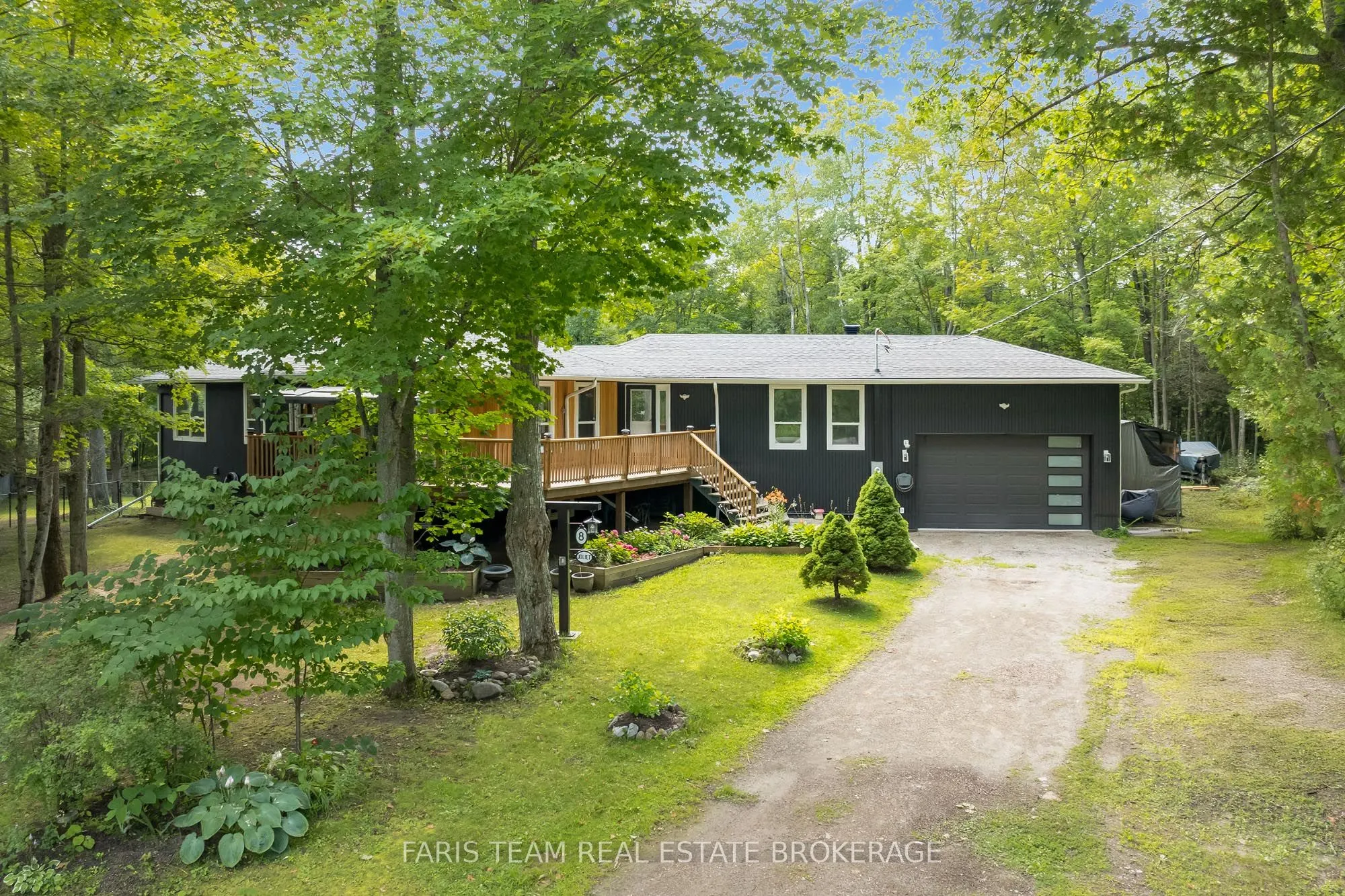 8 Joliet Crescent