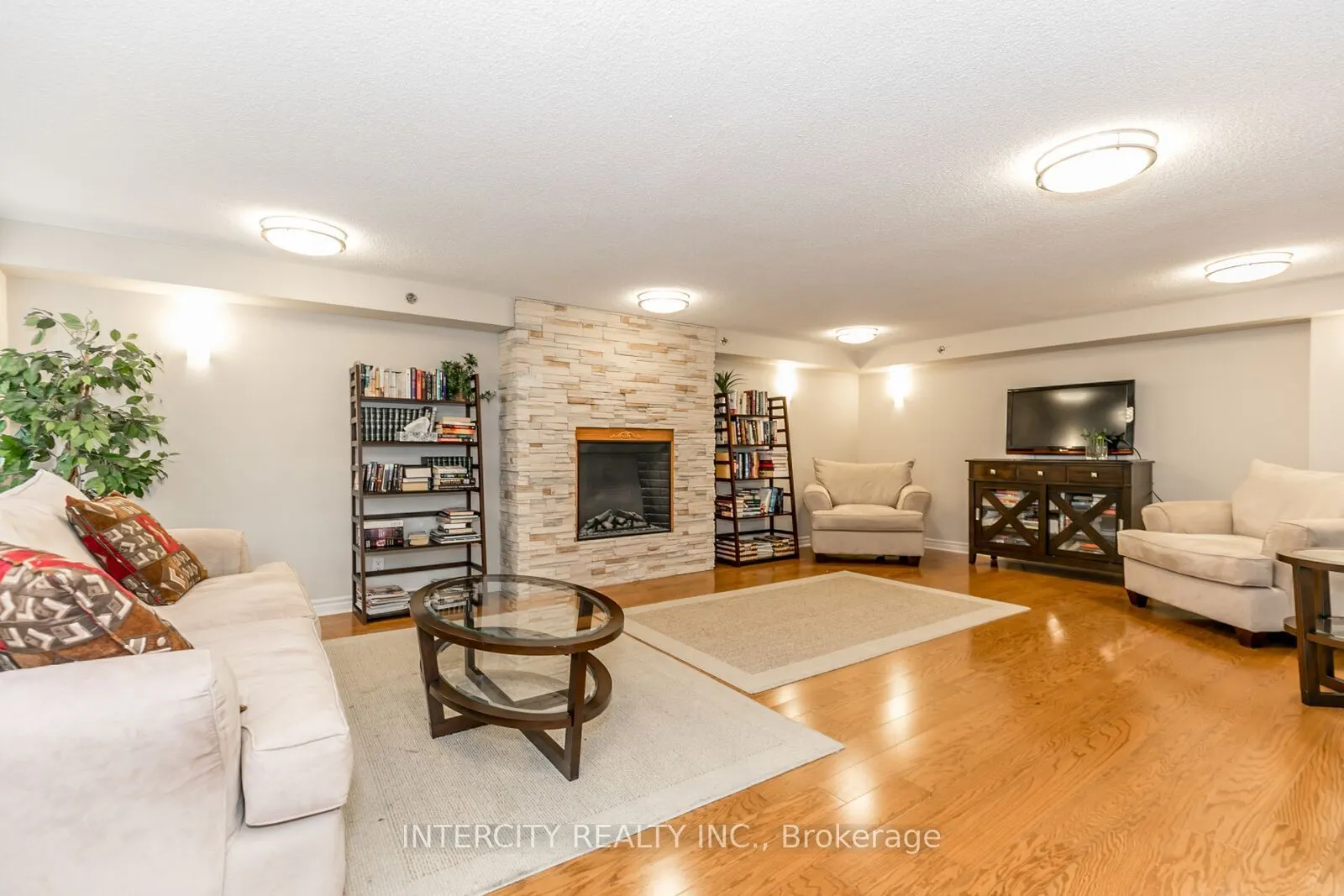 699 Aberdeen Boulevard #901