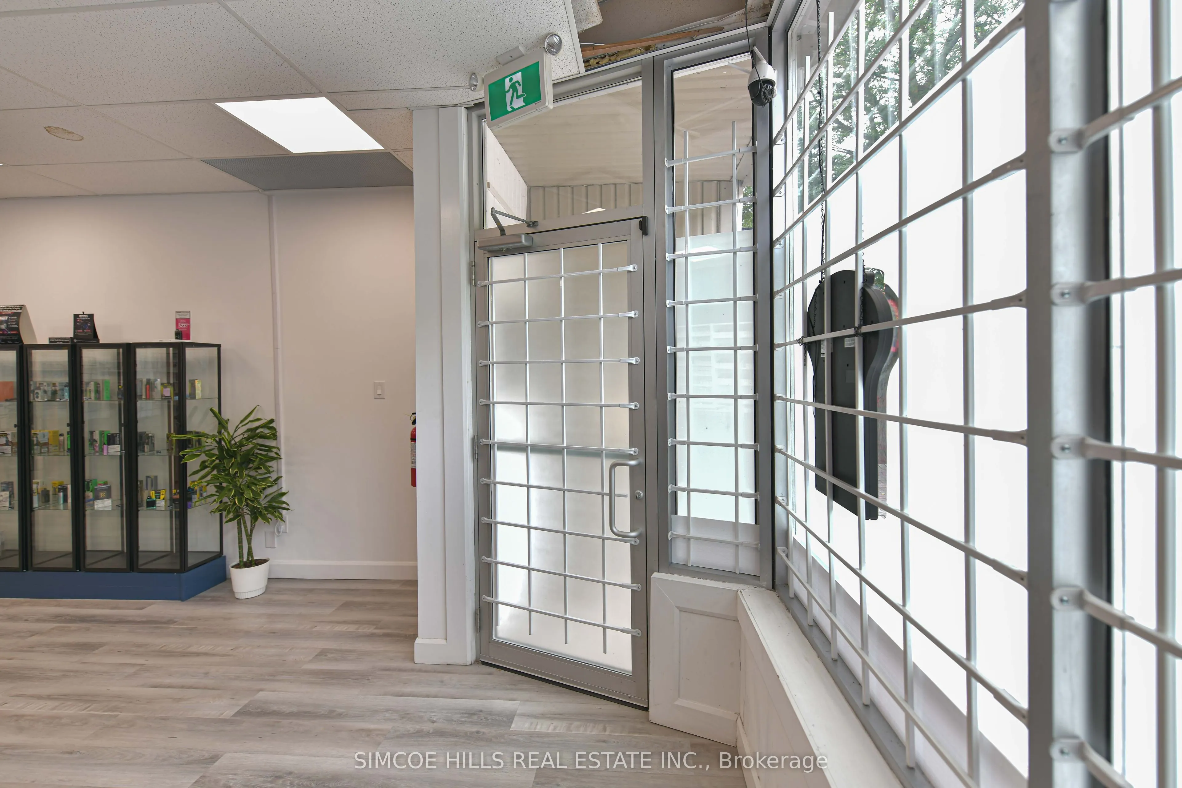 33 Mississaga Street W
