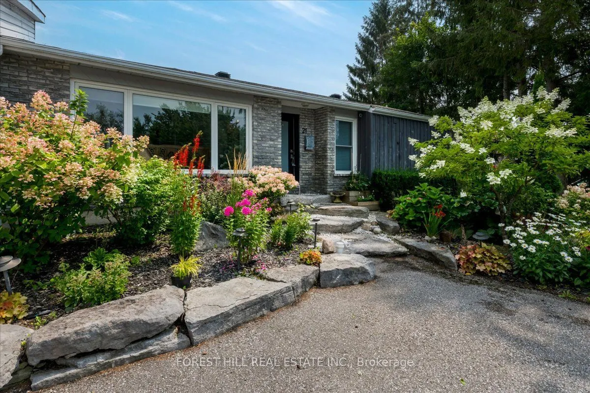 21 PINETREE Court