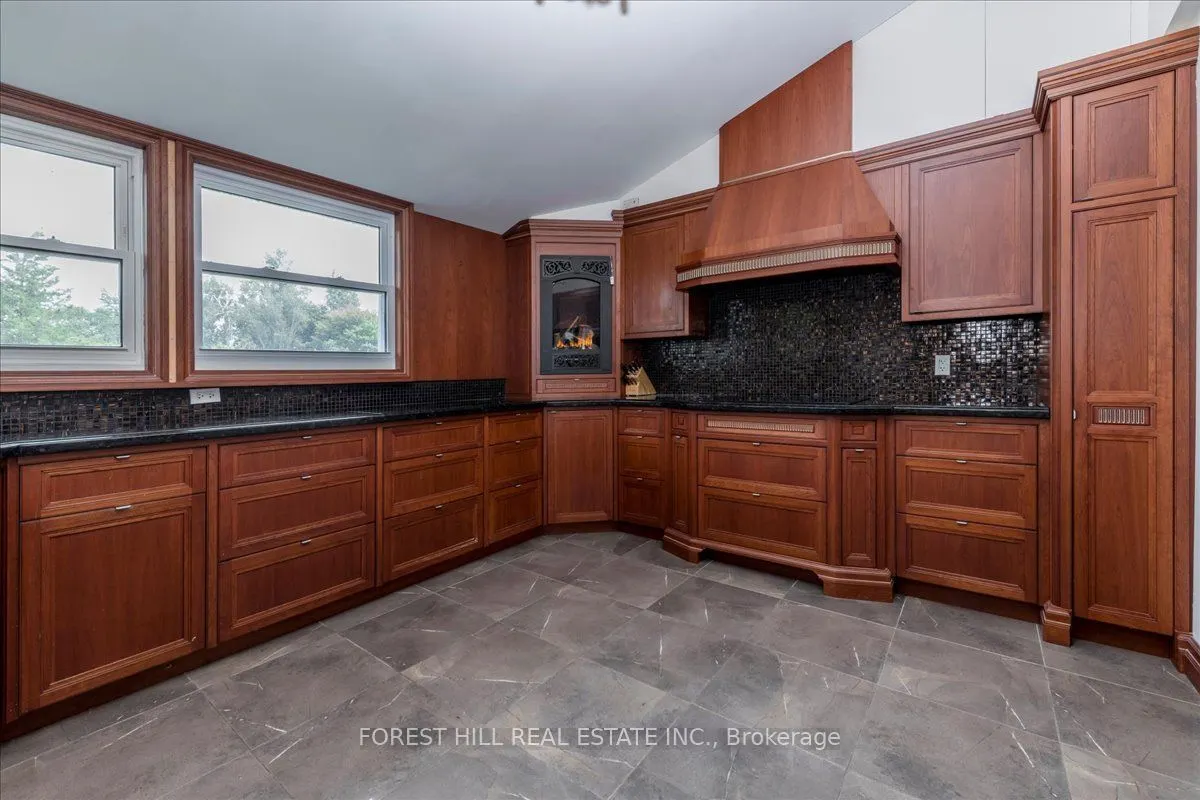 21 PINETREE Court