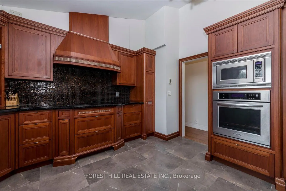 21 PINETREE Court