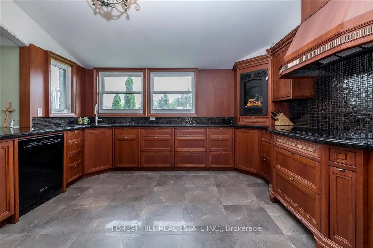 21 PINETREE Court