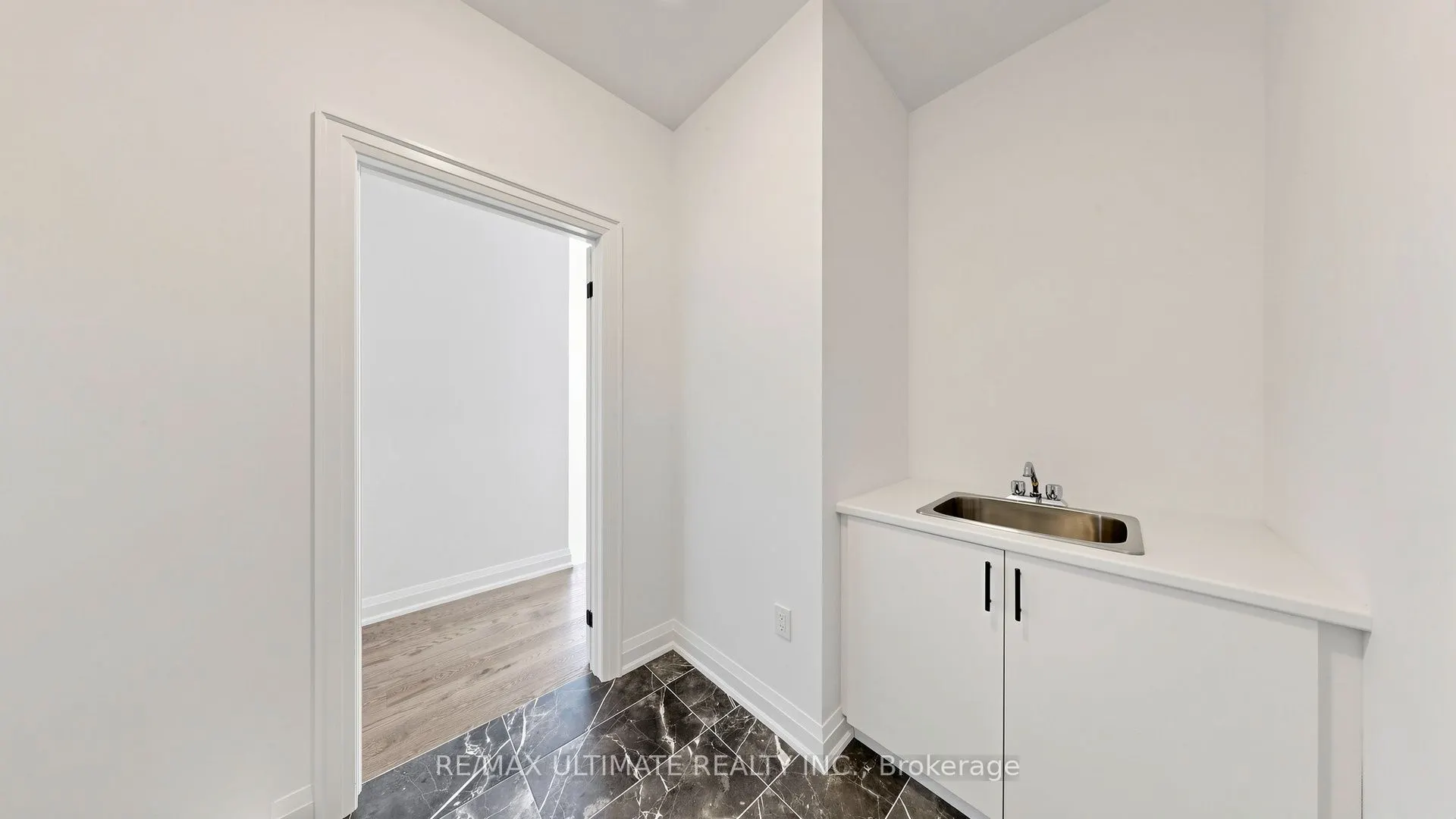 12 Aldwinckle Avenue