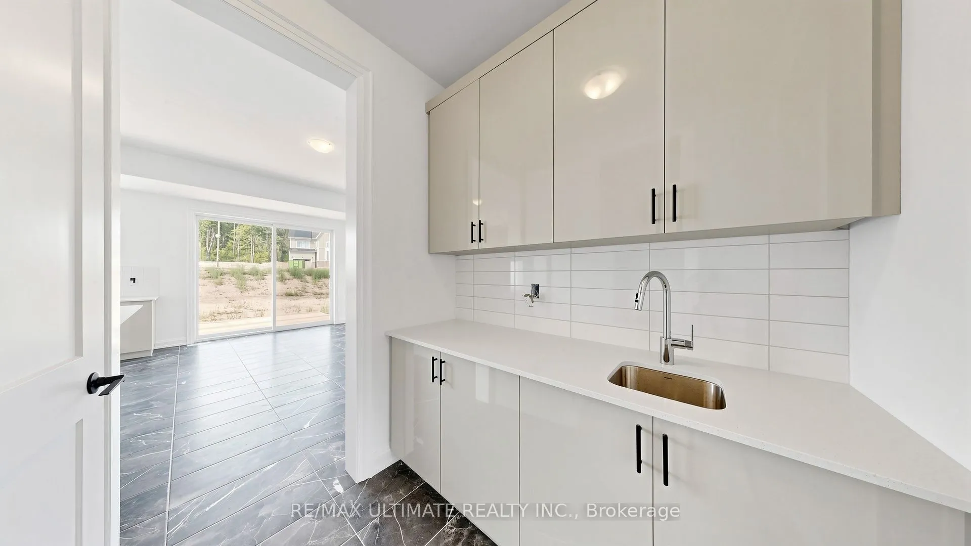 12 Aldwinckle Avenue