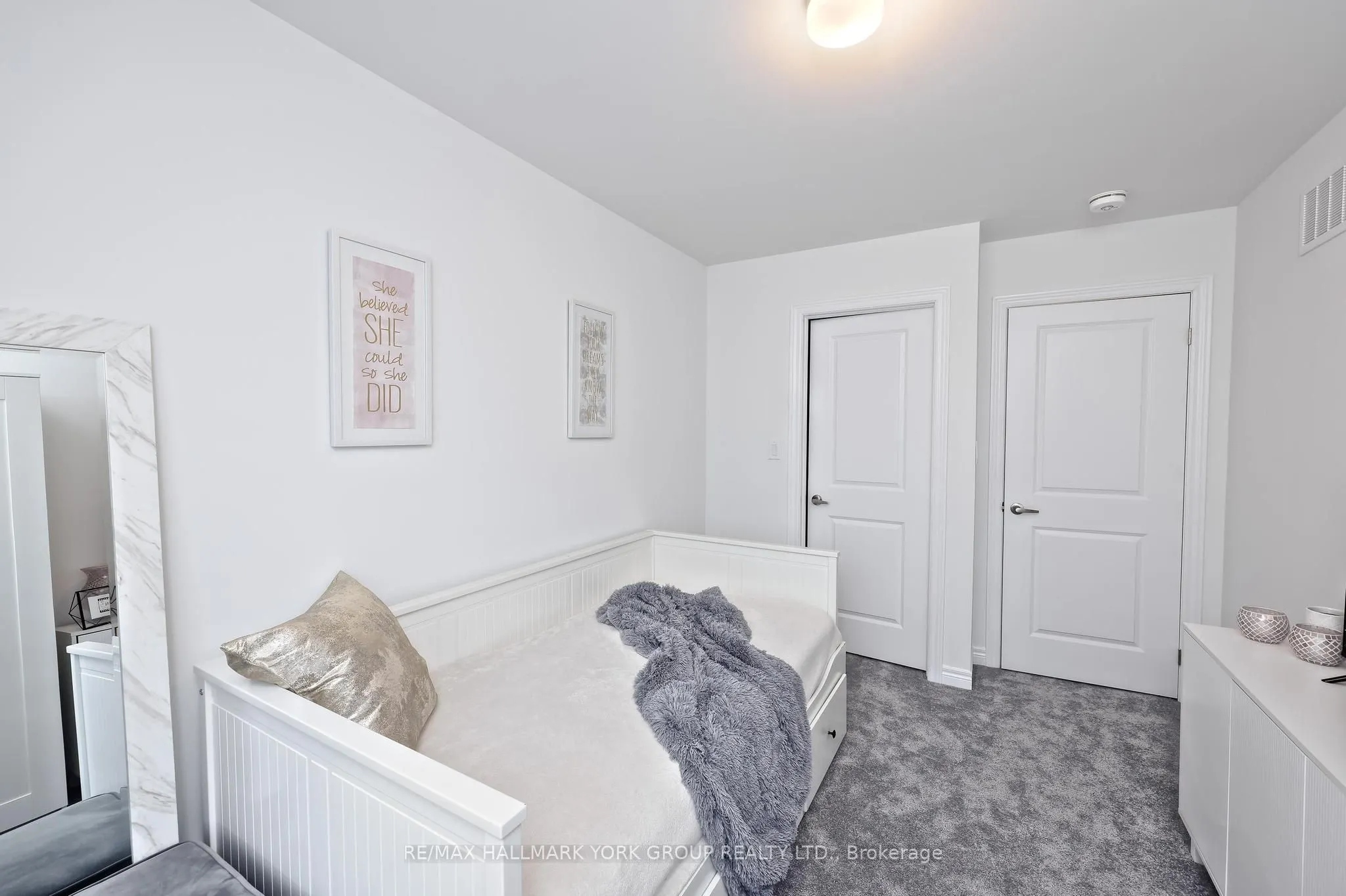 145 Fenchurch Manor
