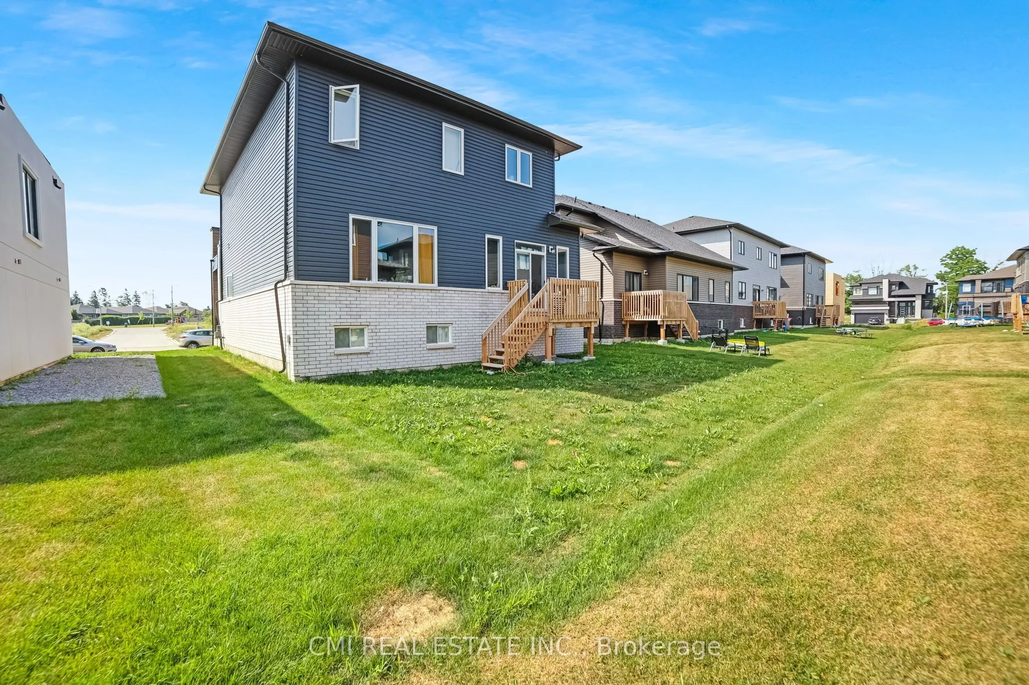 3742 Sunbank Crescent