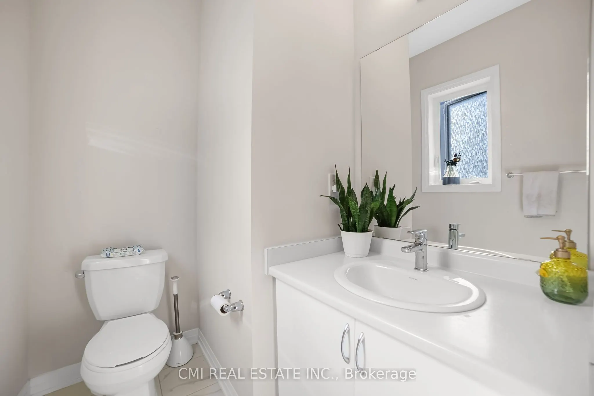 3742 Sunbank Crescent