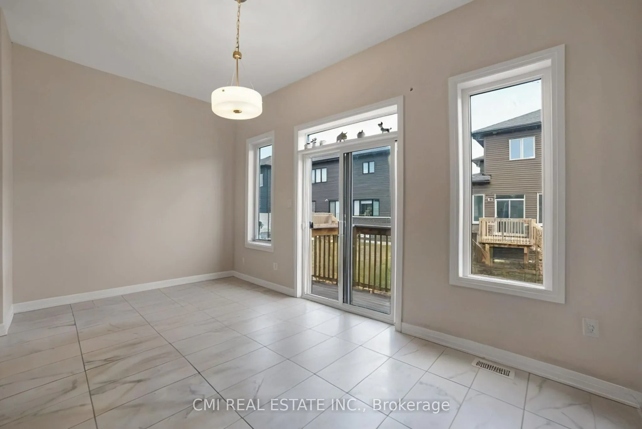 3742 Sunbank Crescent
