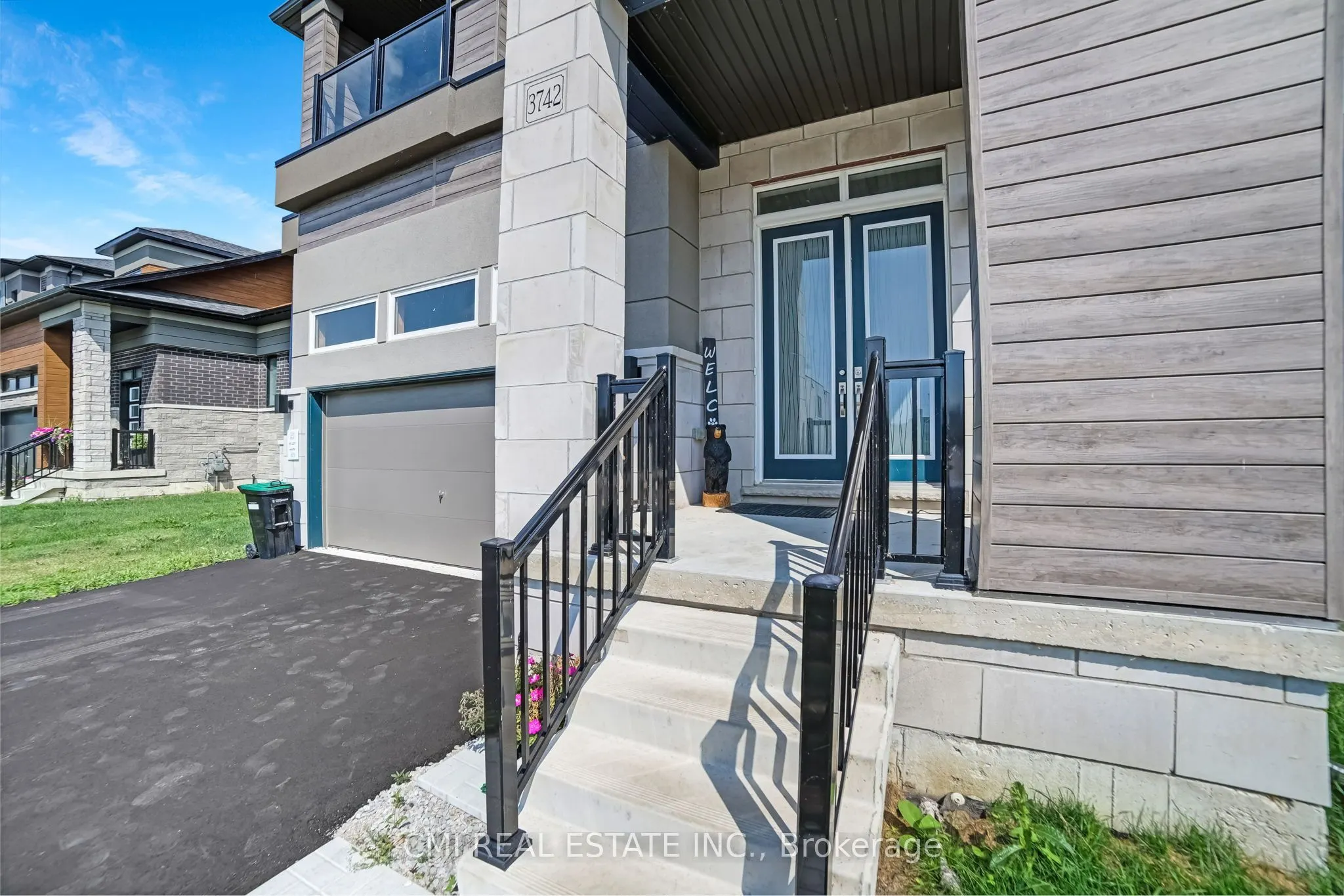3742 Sunbank Crescent