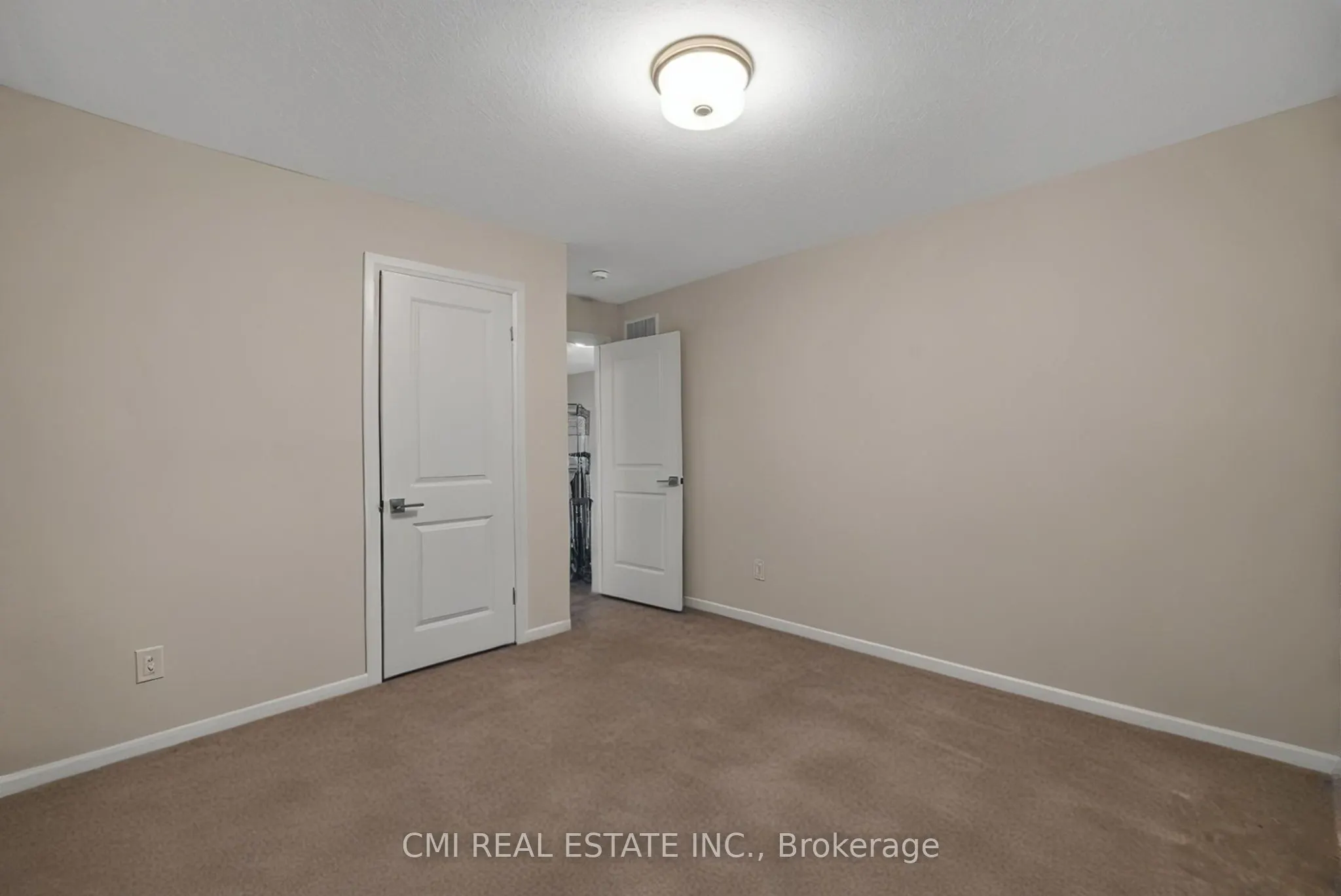 3742 Sunbank Crescent