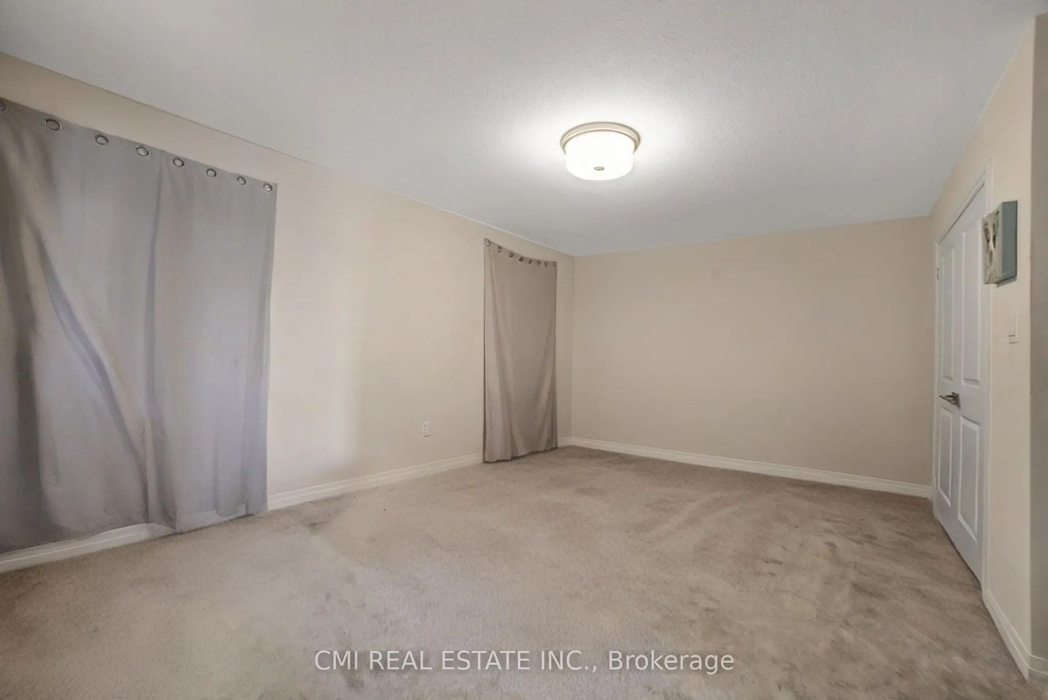3742 Sunbank Crescent