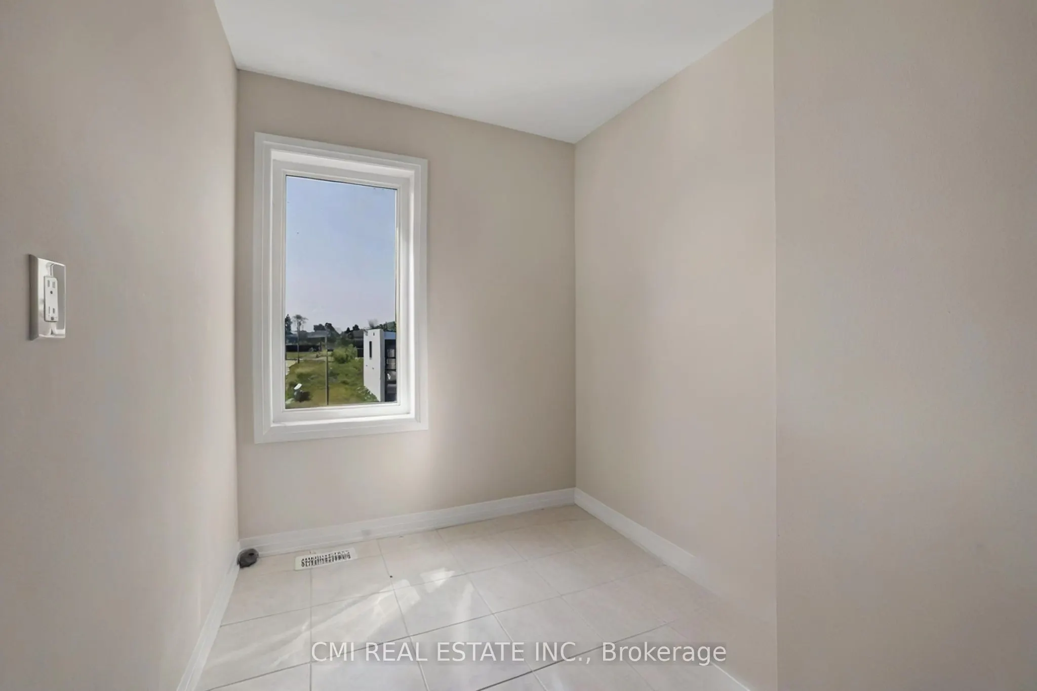 3742 Sunbank Crescent