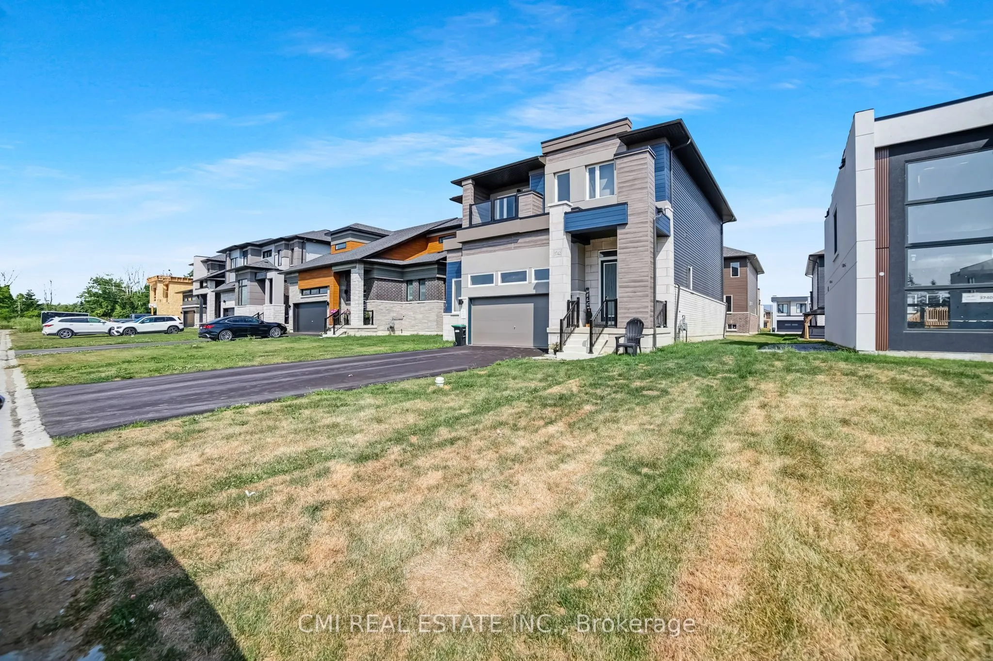 3742 Sunbank Crescent