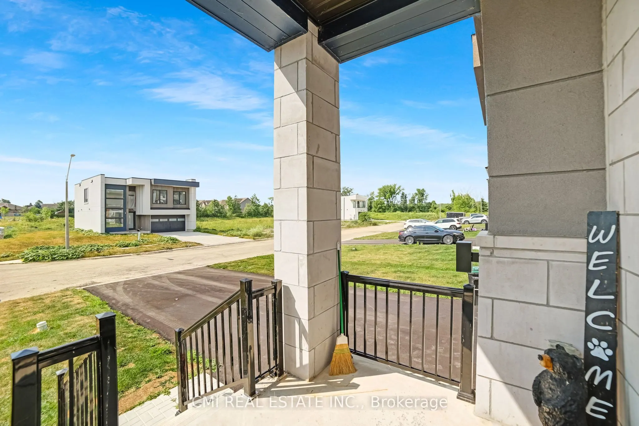 3742 Sunbank Crescent