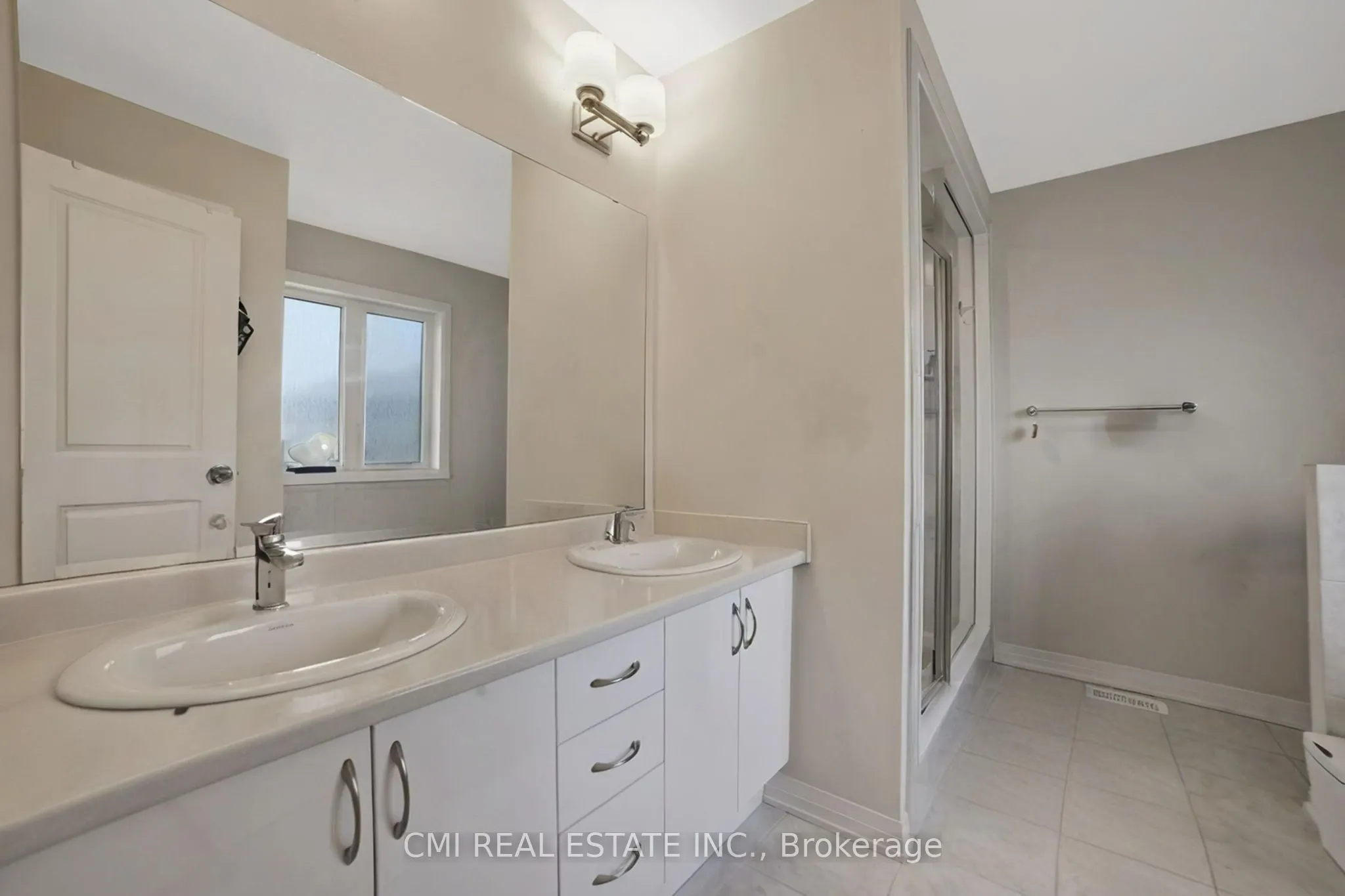 3742 Sunbank Crescent