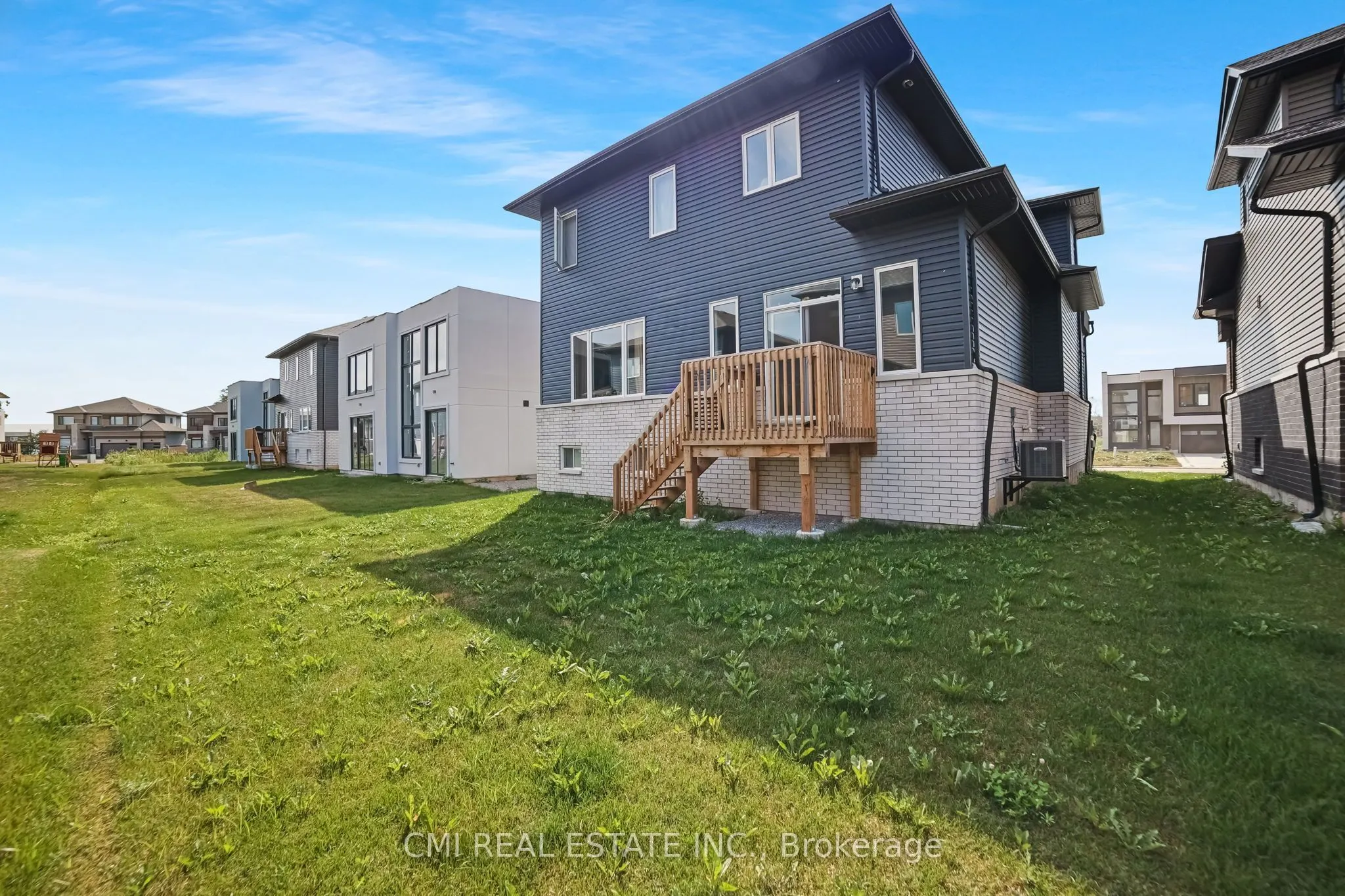 3742 Sunbank Crescent