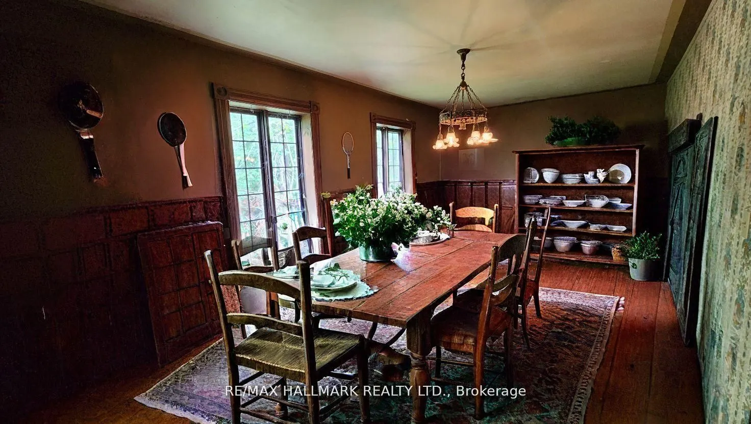 26 Lakeshore Road W