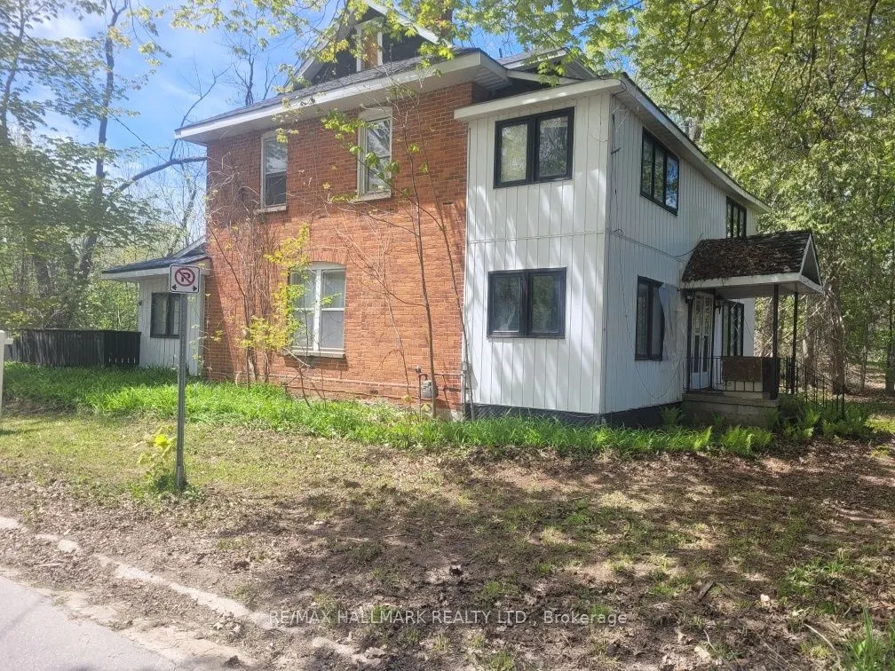 26 Lakeshore Road W