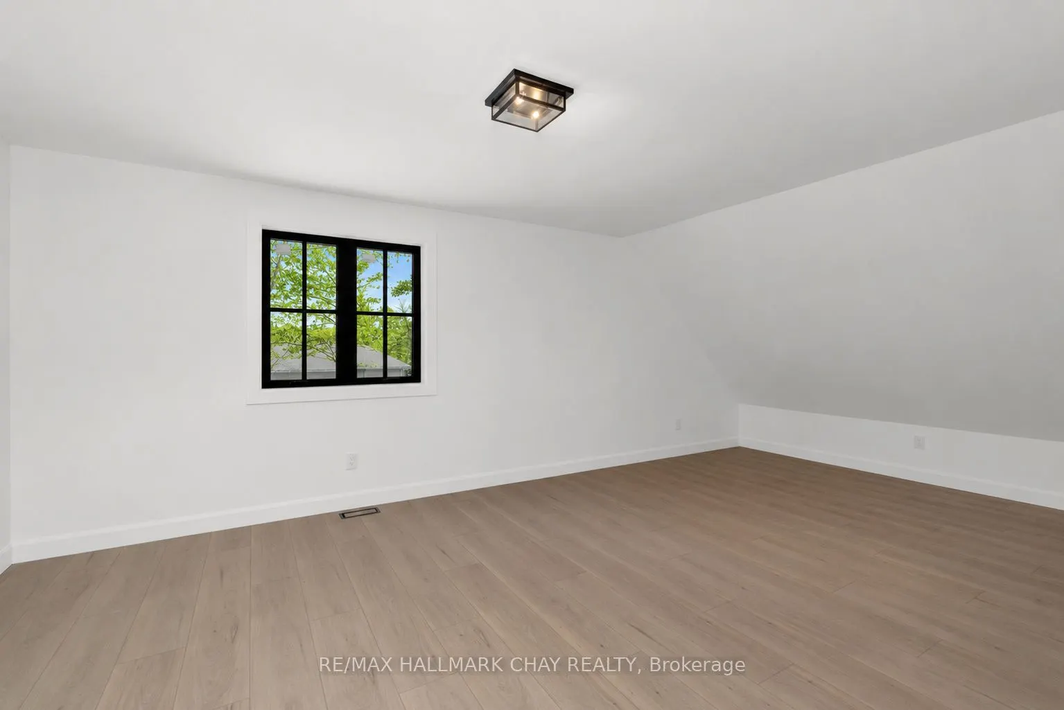 25 Heatherwood Drive