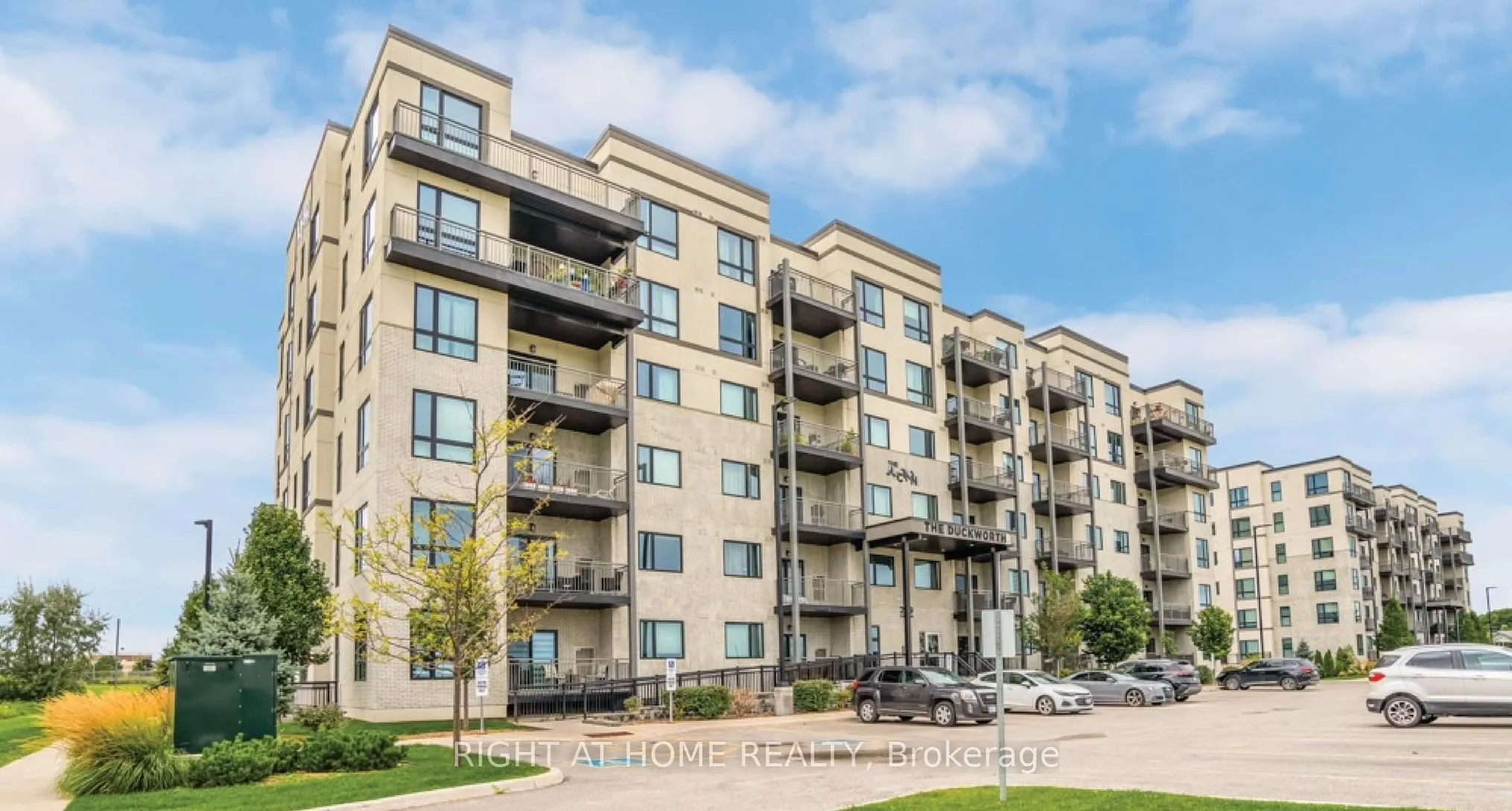 299 Cundles Road E ##106