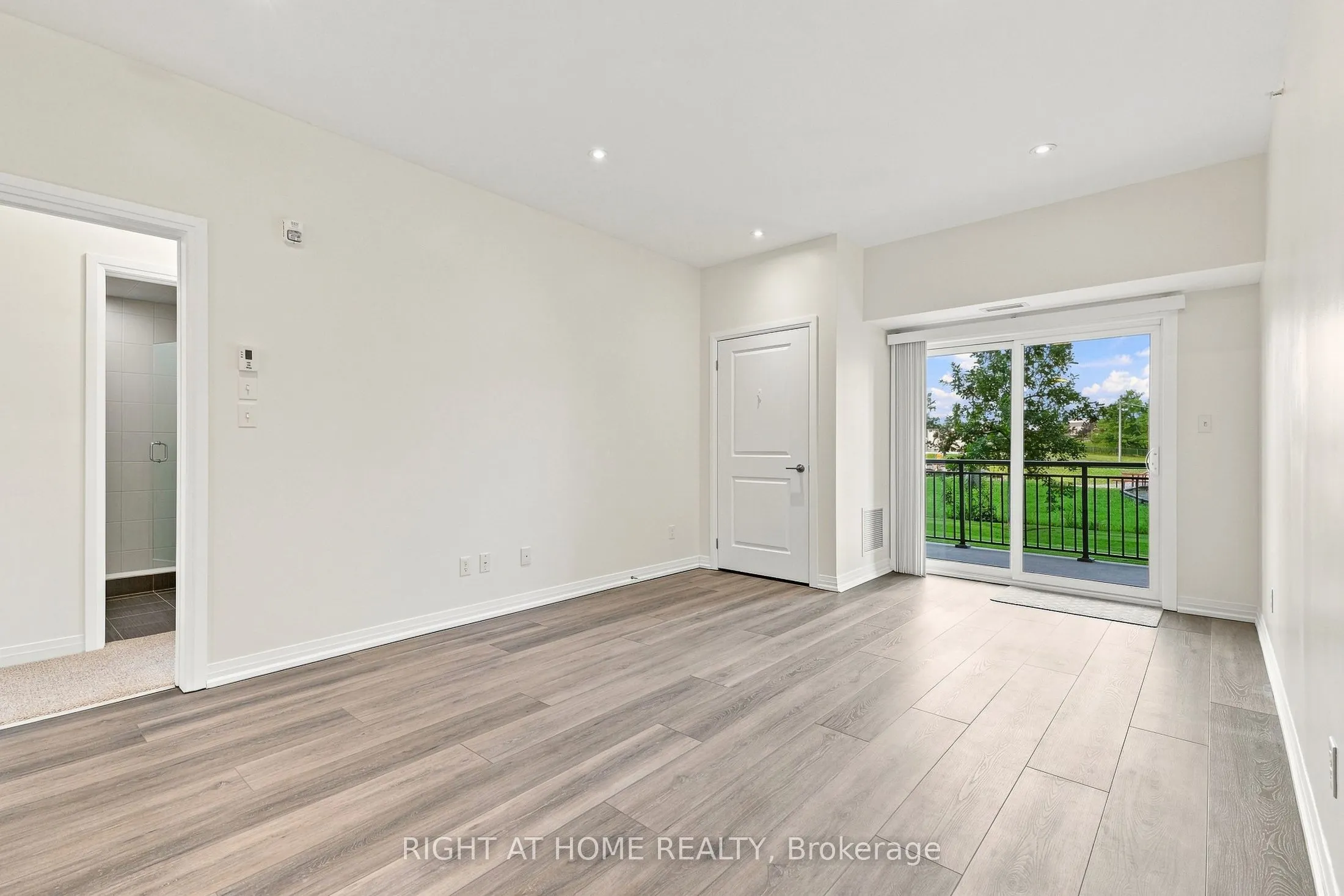 299 Cundles Road E ##106