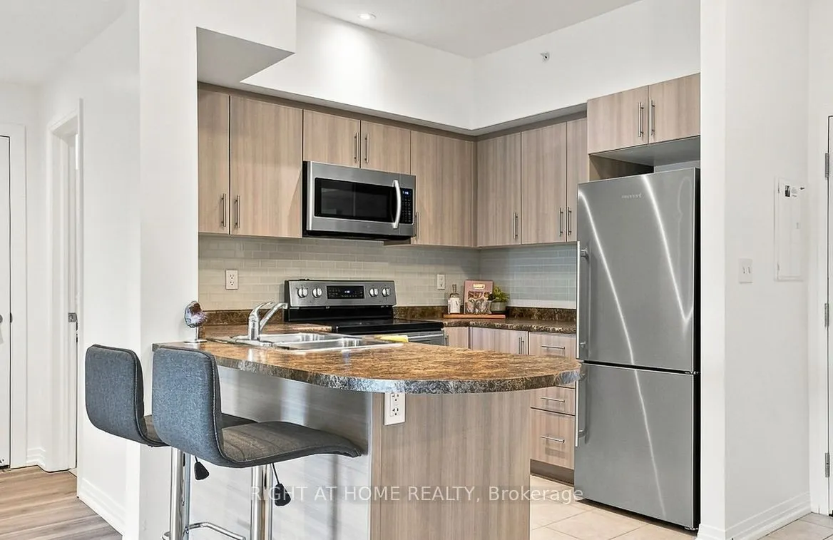 299 Cundles Road E ##106