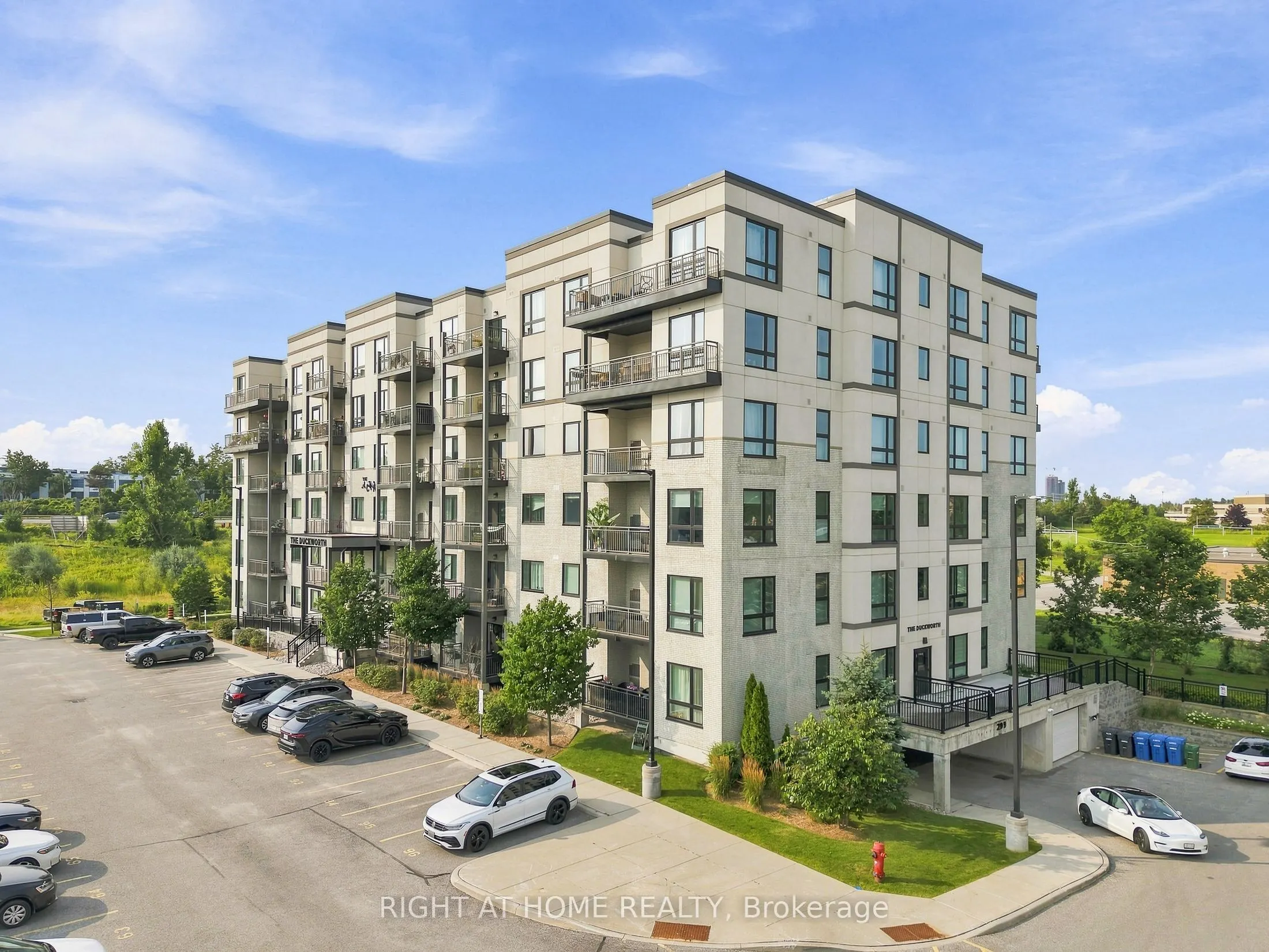 299 Cundles Road E ##106
