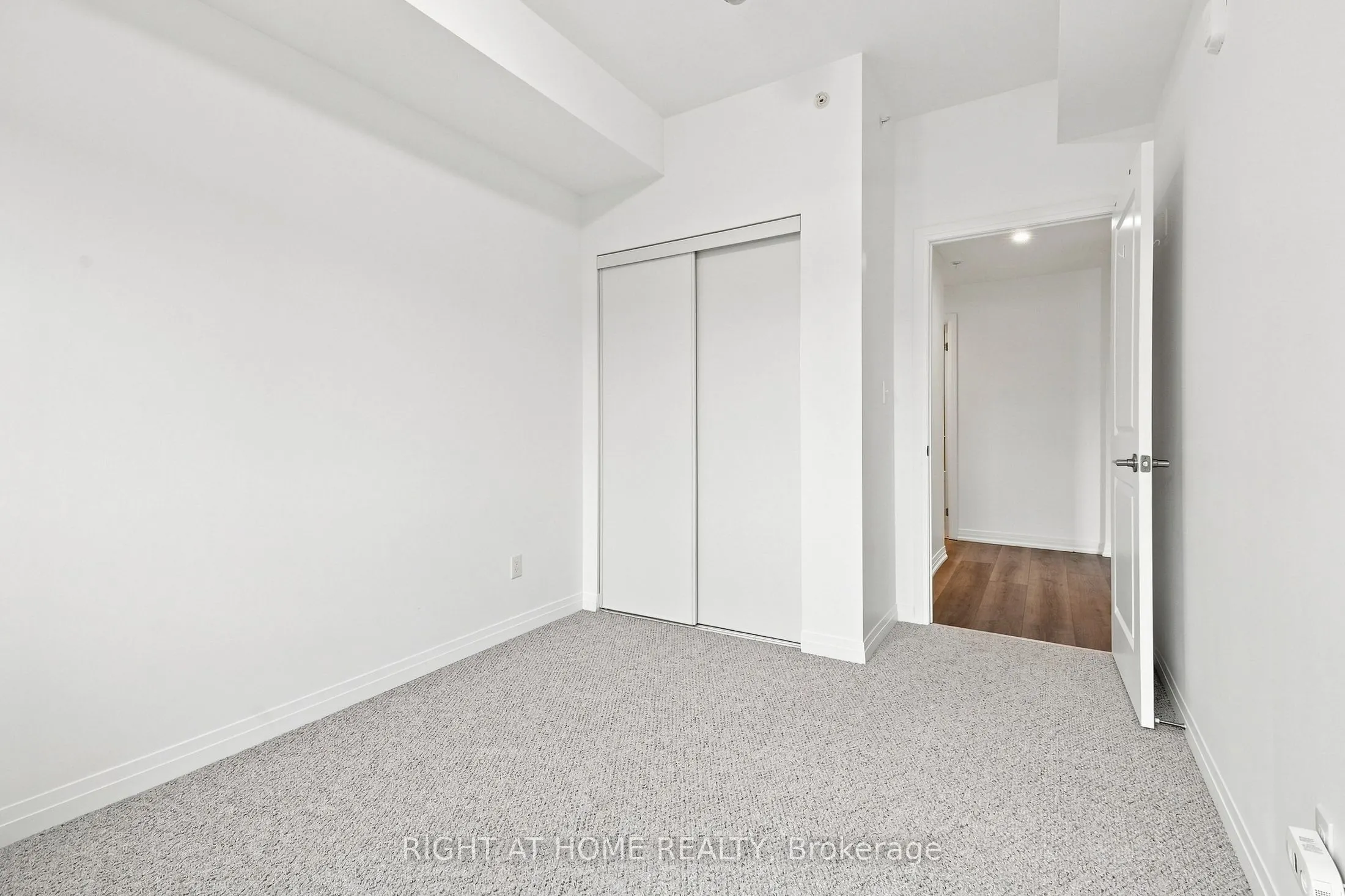 299 Cundles Road E ##106