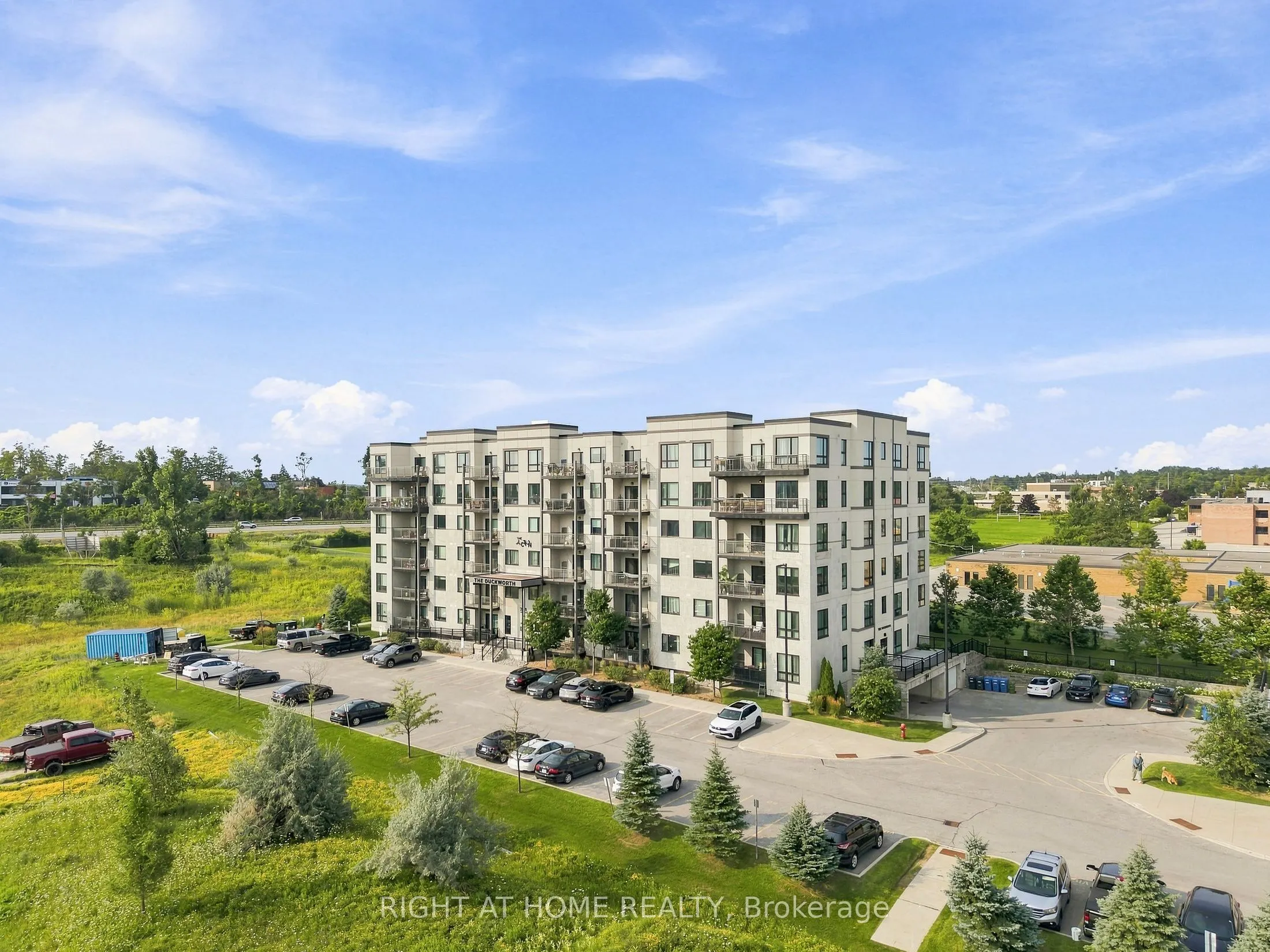 299 Cundles Road E ##106