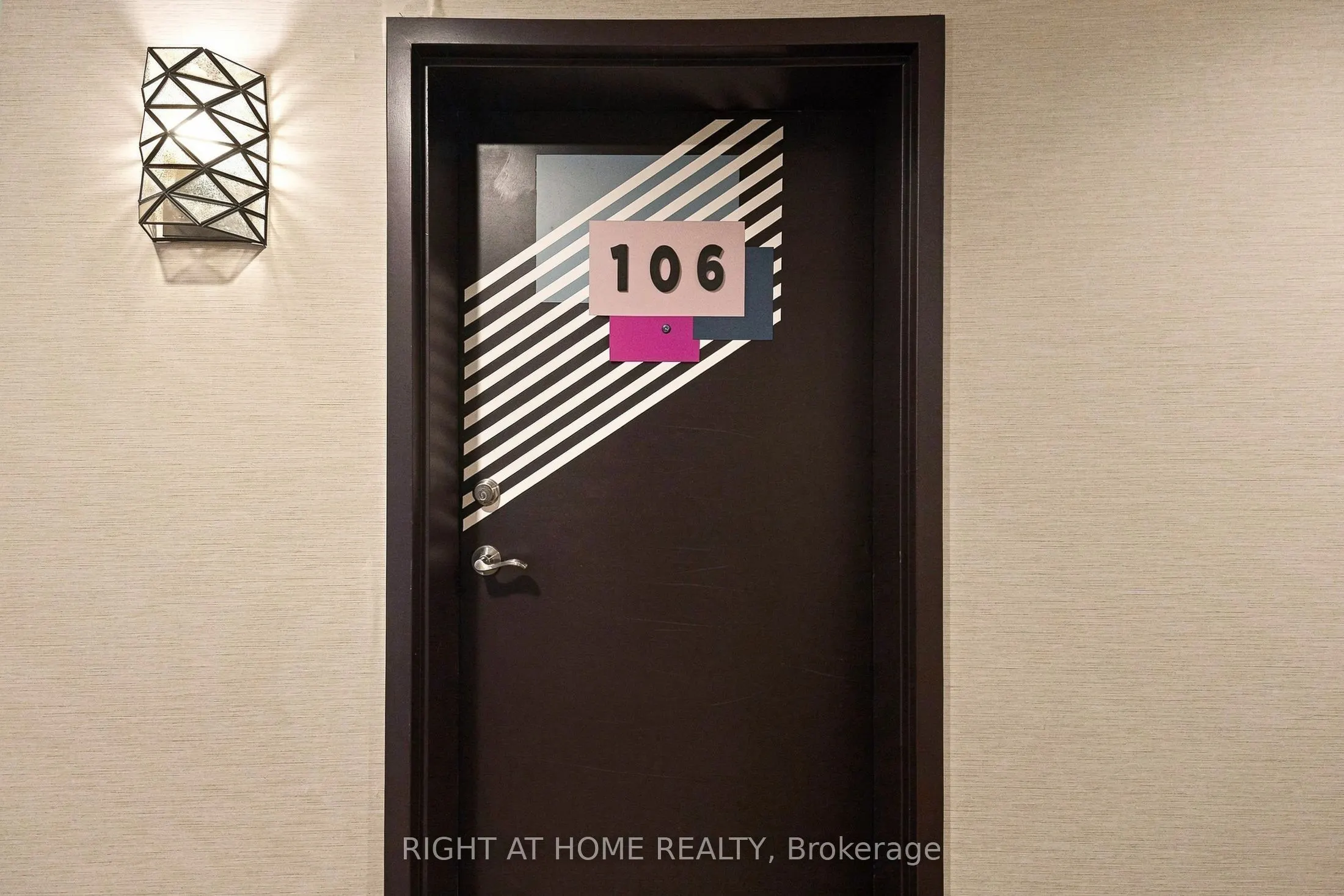 299 Cundles Road E ##106