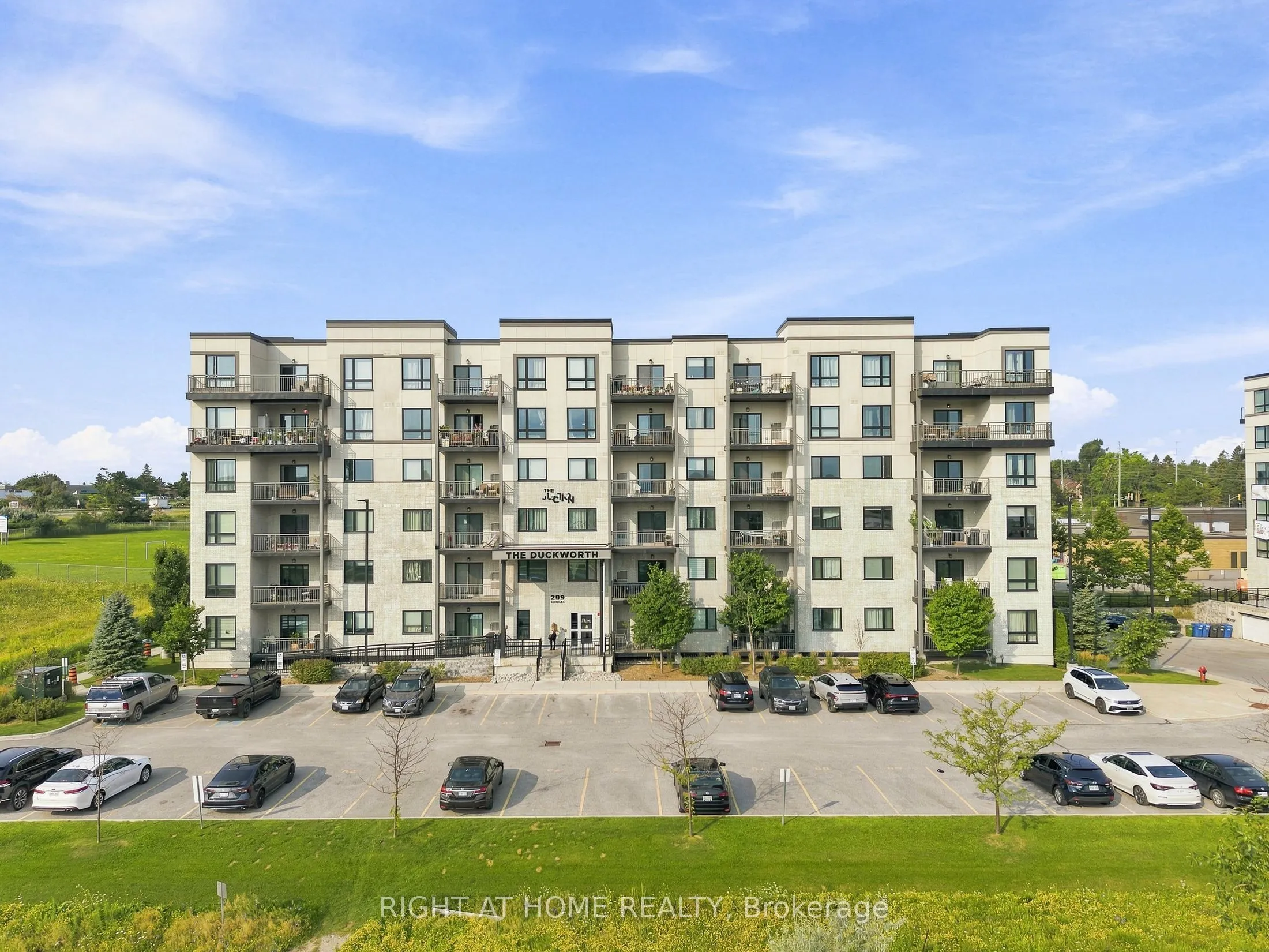 299 Cundles Road E ##106