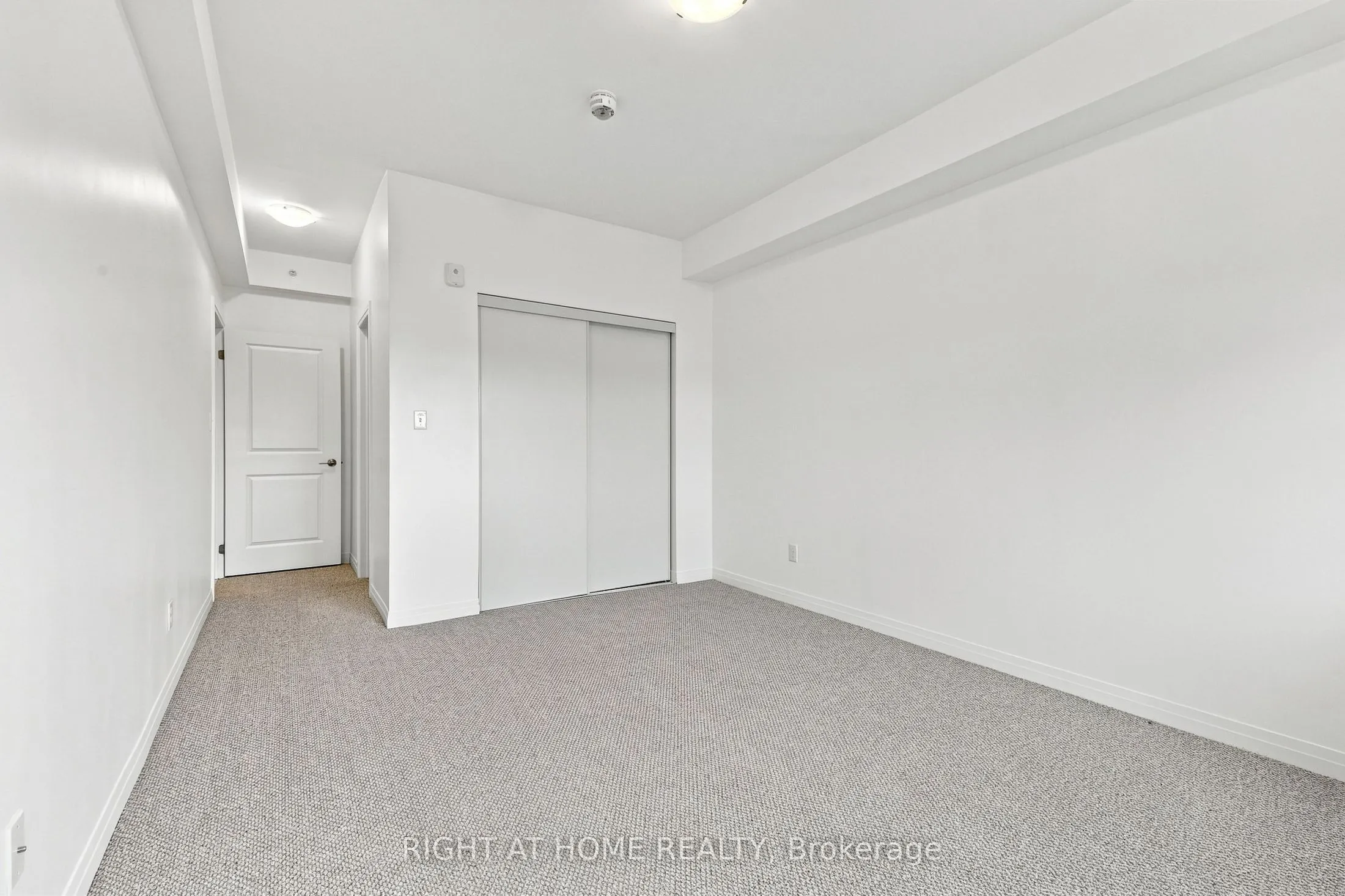 299 Cundles Road E ##106
