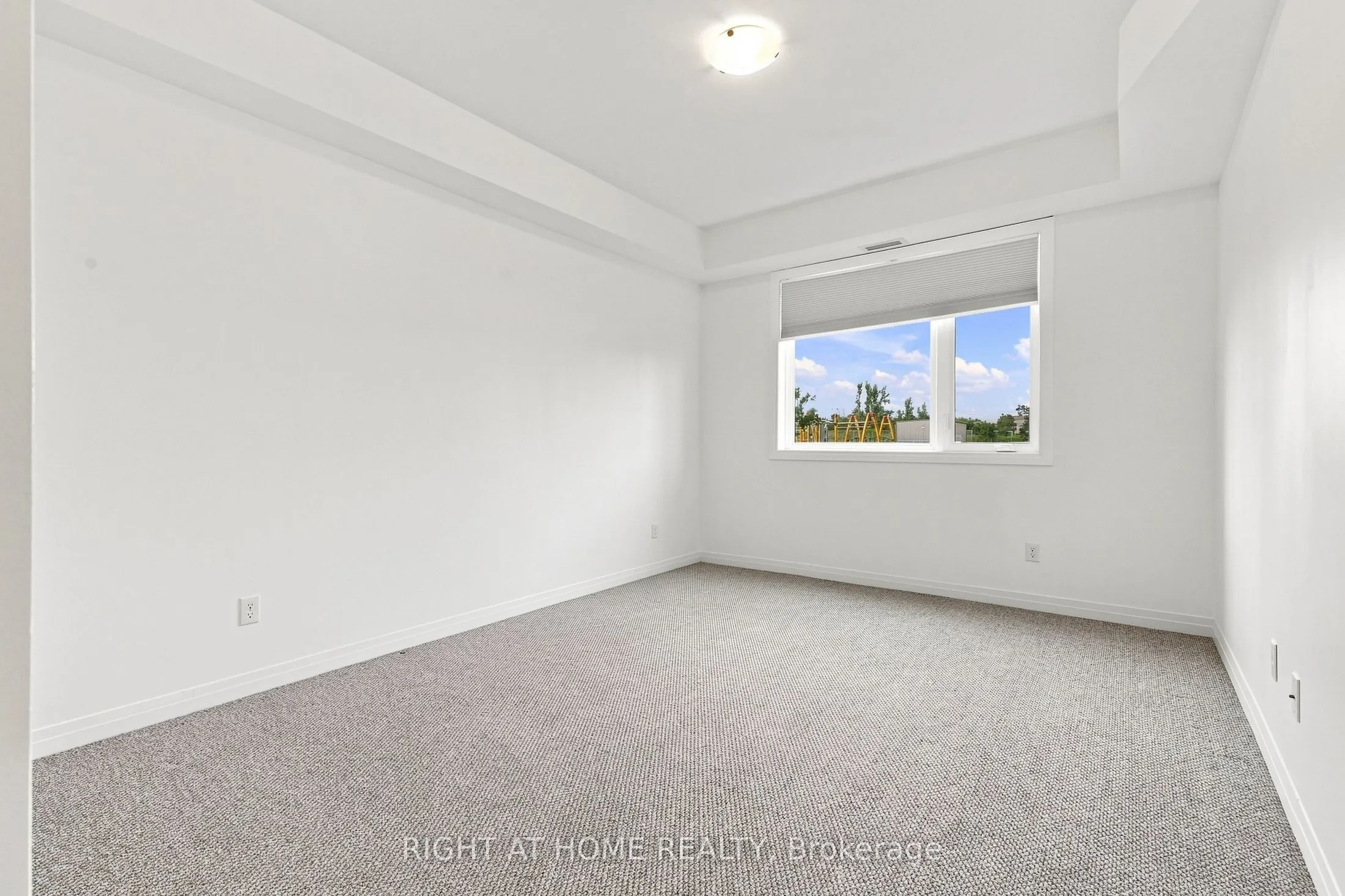 299 Cundles Road E ##106