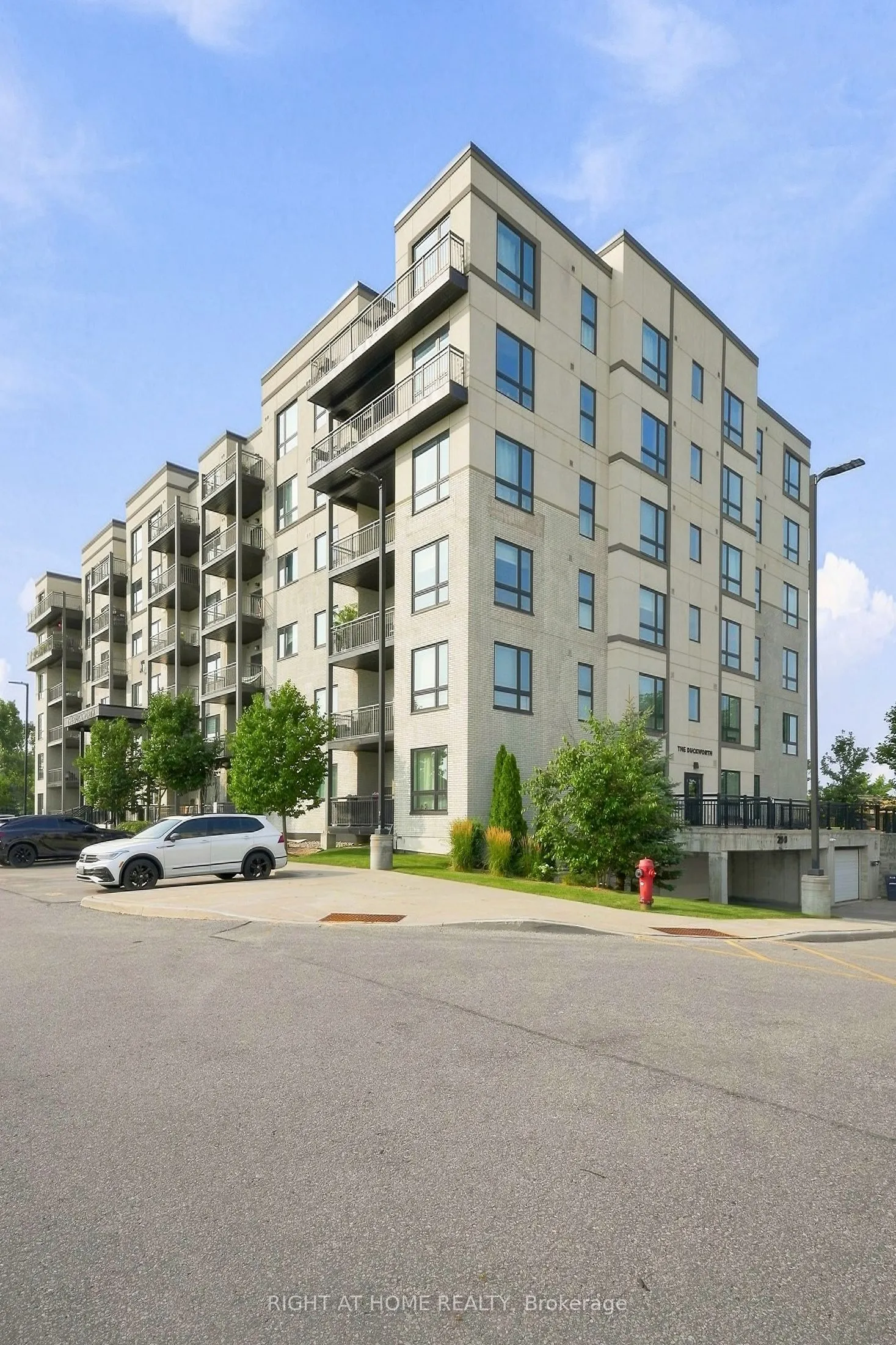 299 Cundles Road E ##106