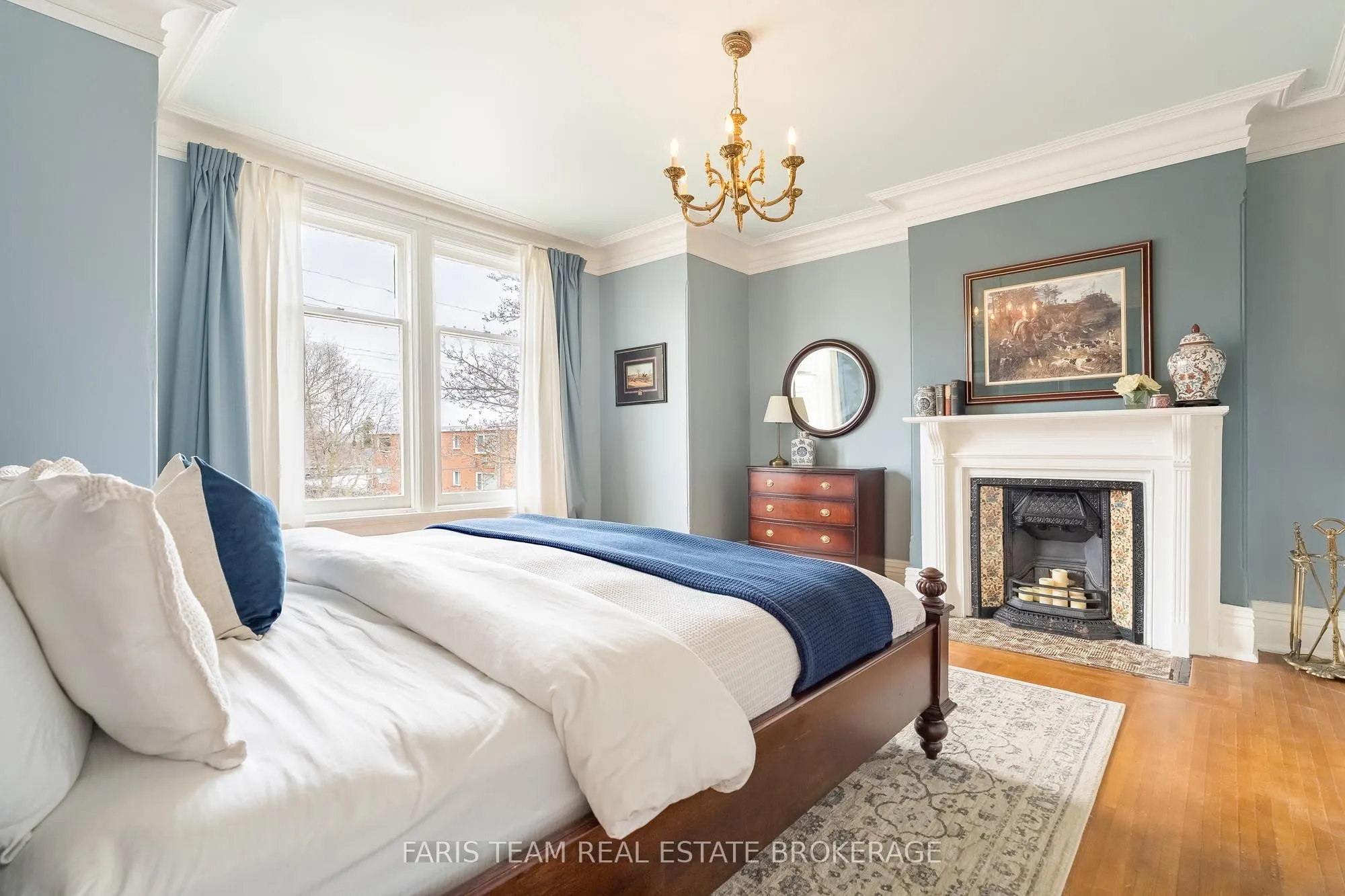 23 Yonge Street S