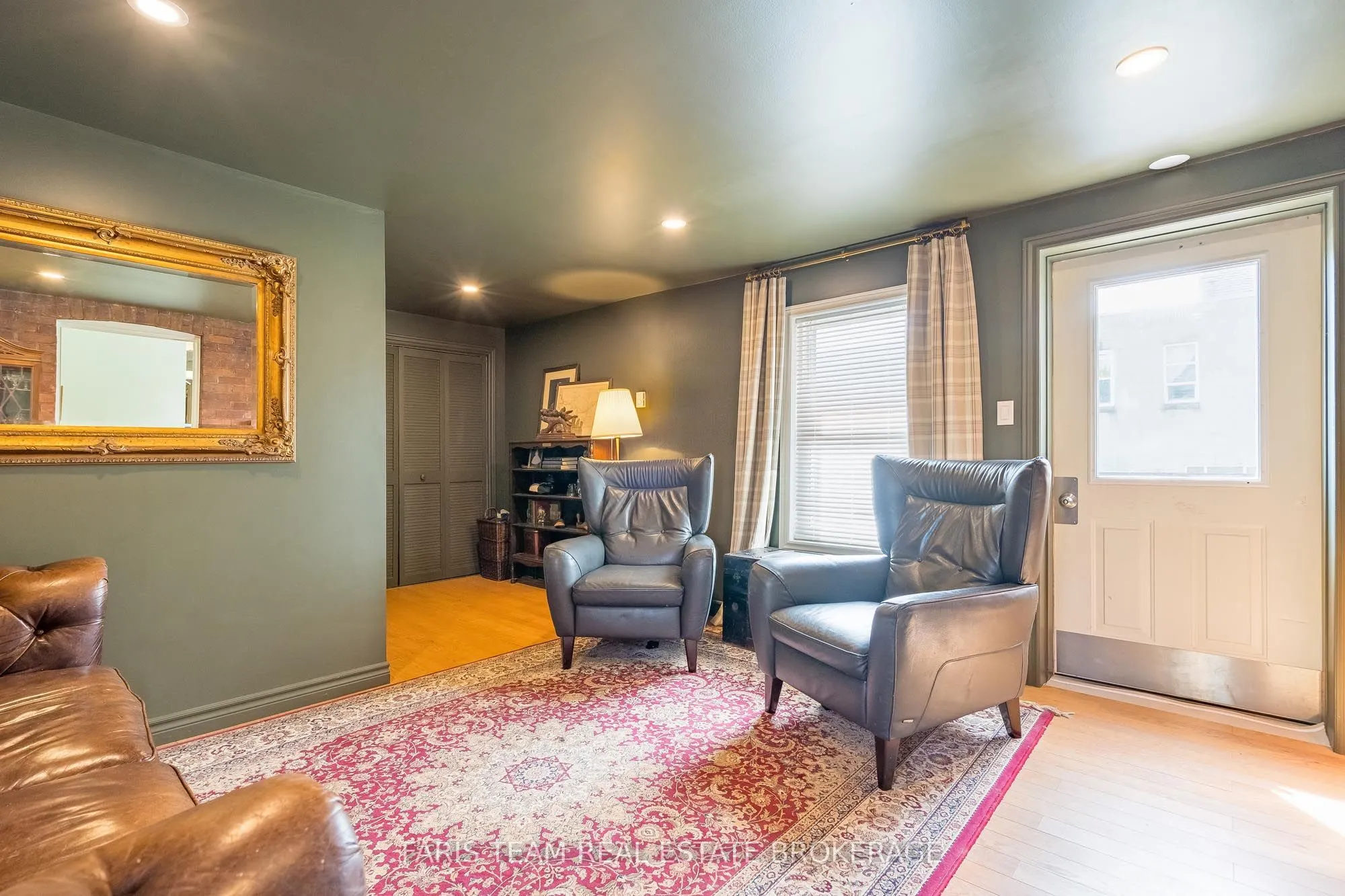 23 Yonge Street S