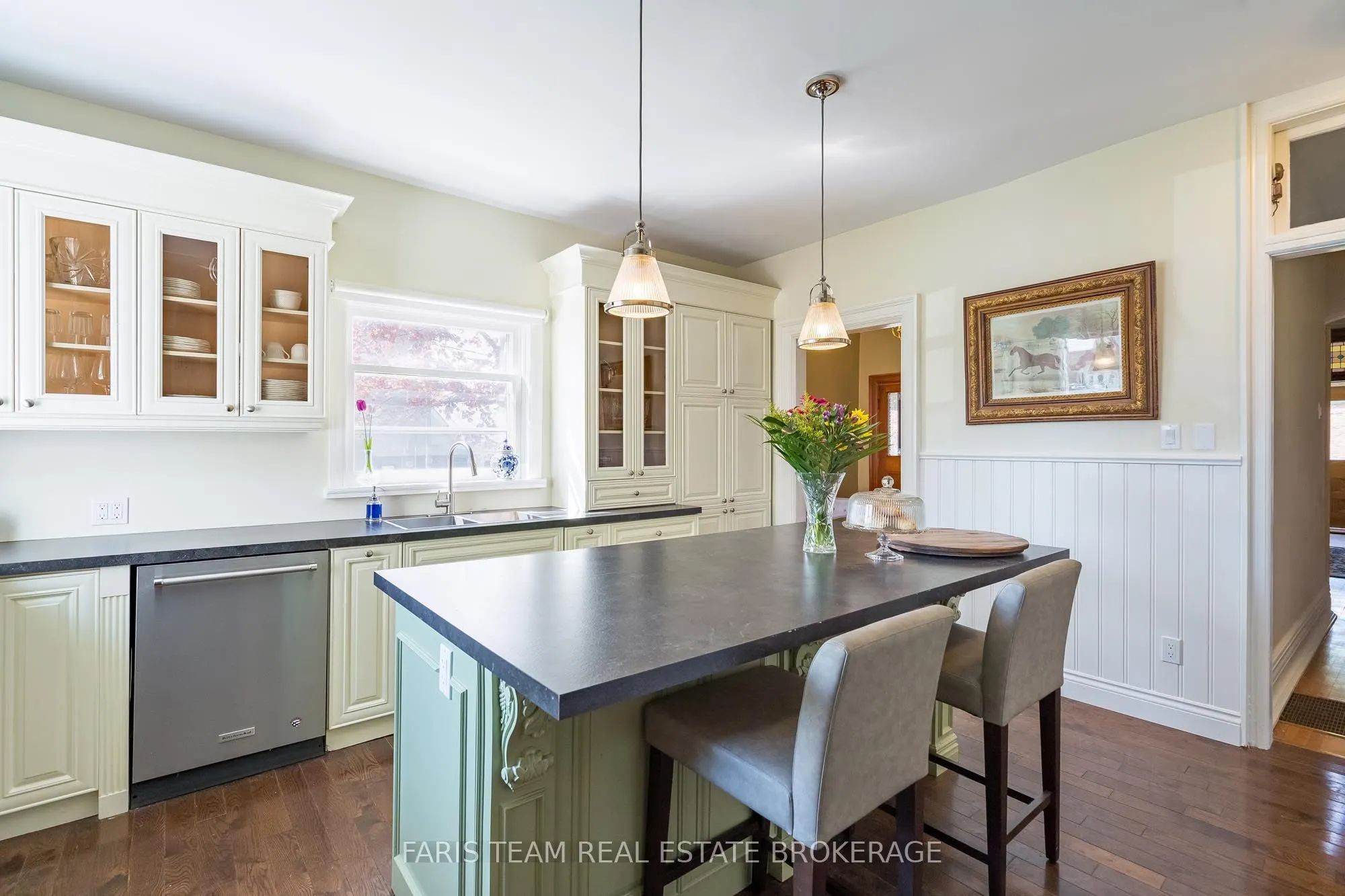 23 Yonge Street S