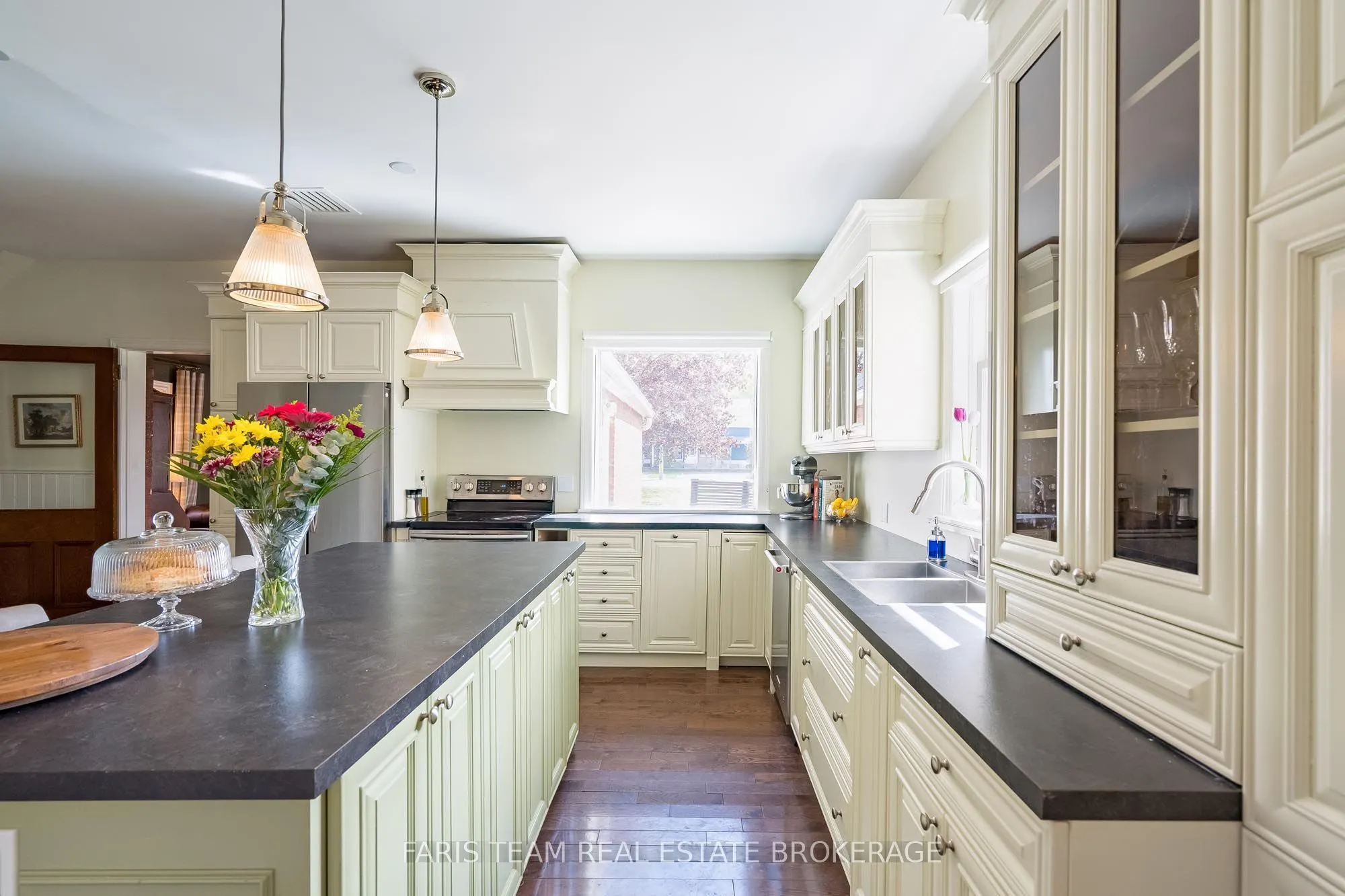 23 Yonge Street S