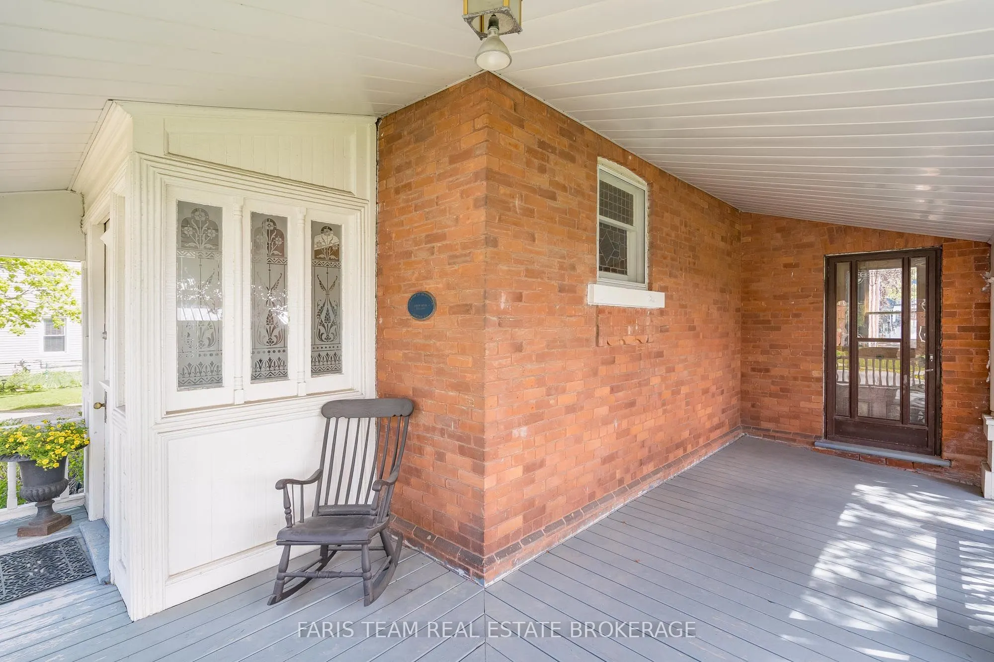 23 Yonge Street S
