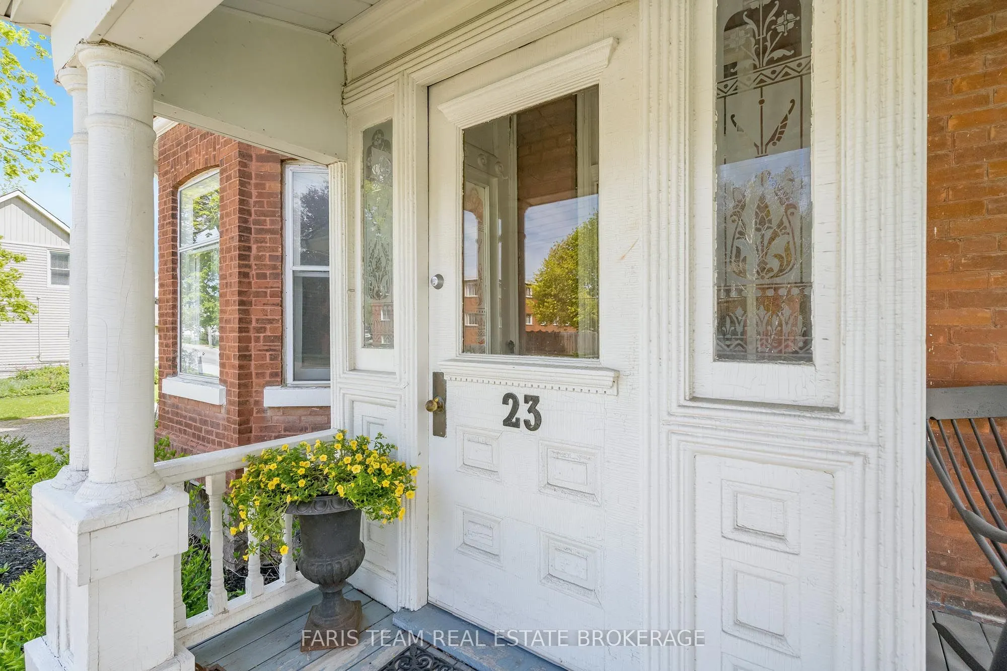23 Yonge Street S