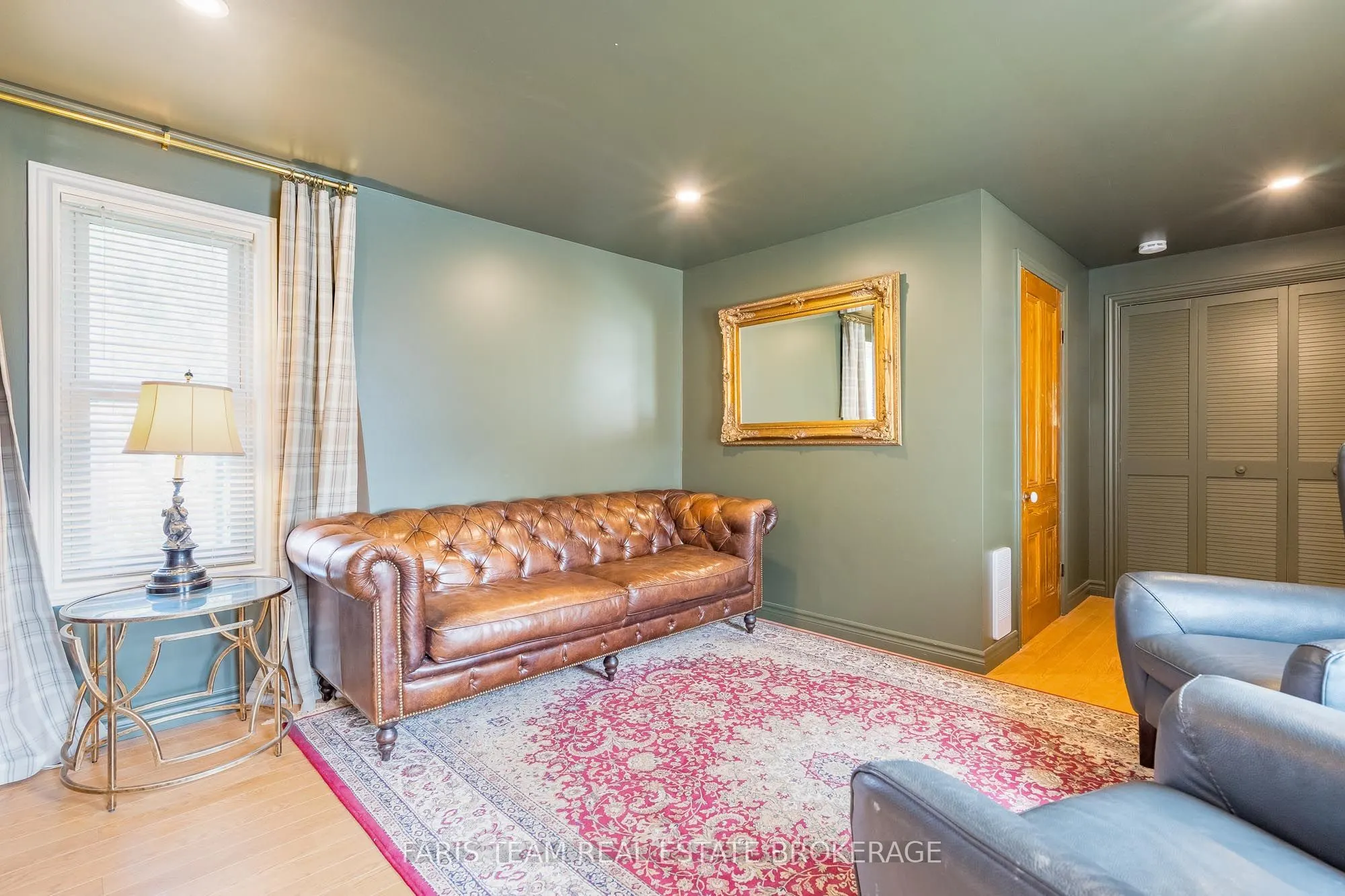 23 Yonge Street S