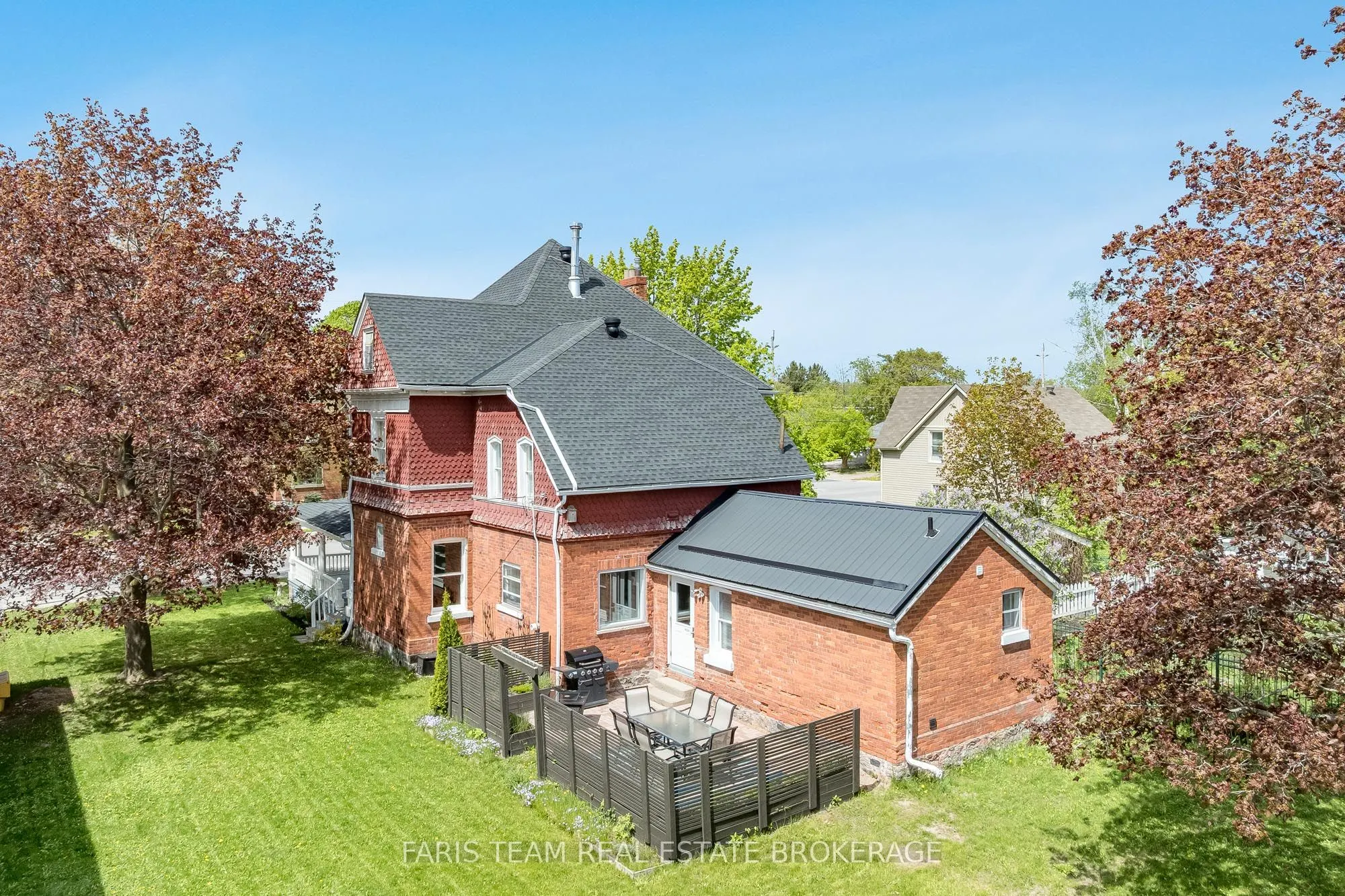 23 Yonge Street S