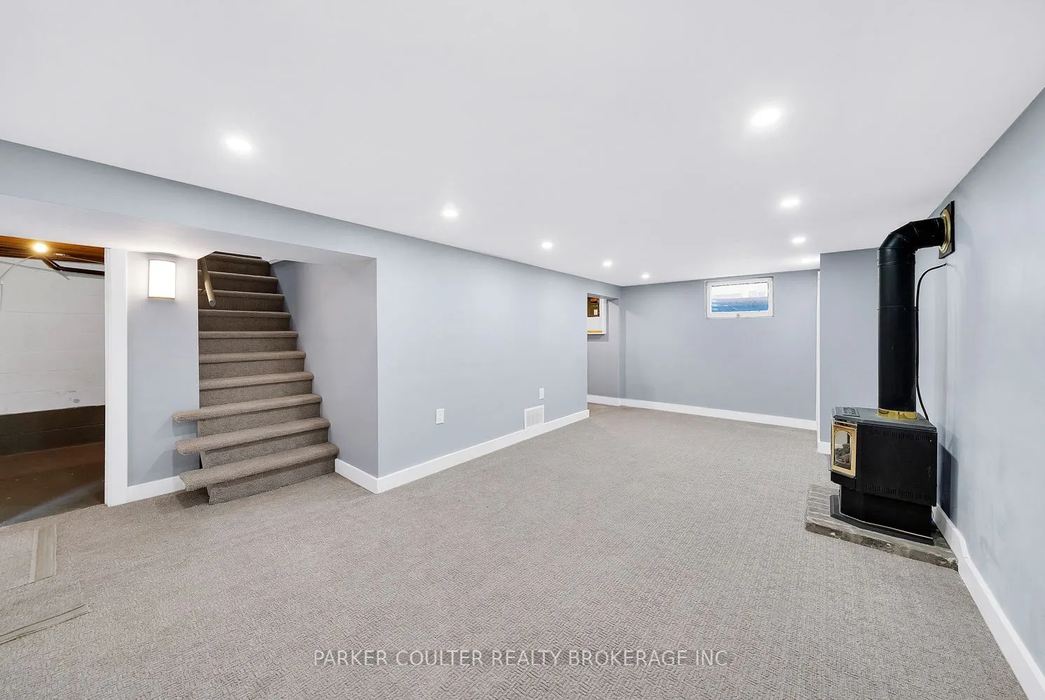 636 Mississaga Street W